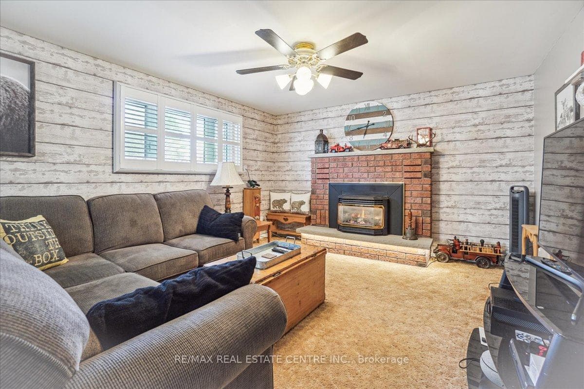 30 JARDINE Crescent photo 26