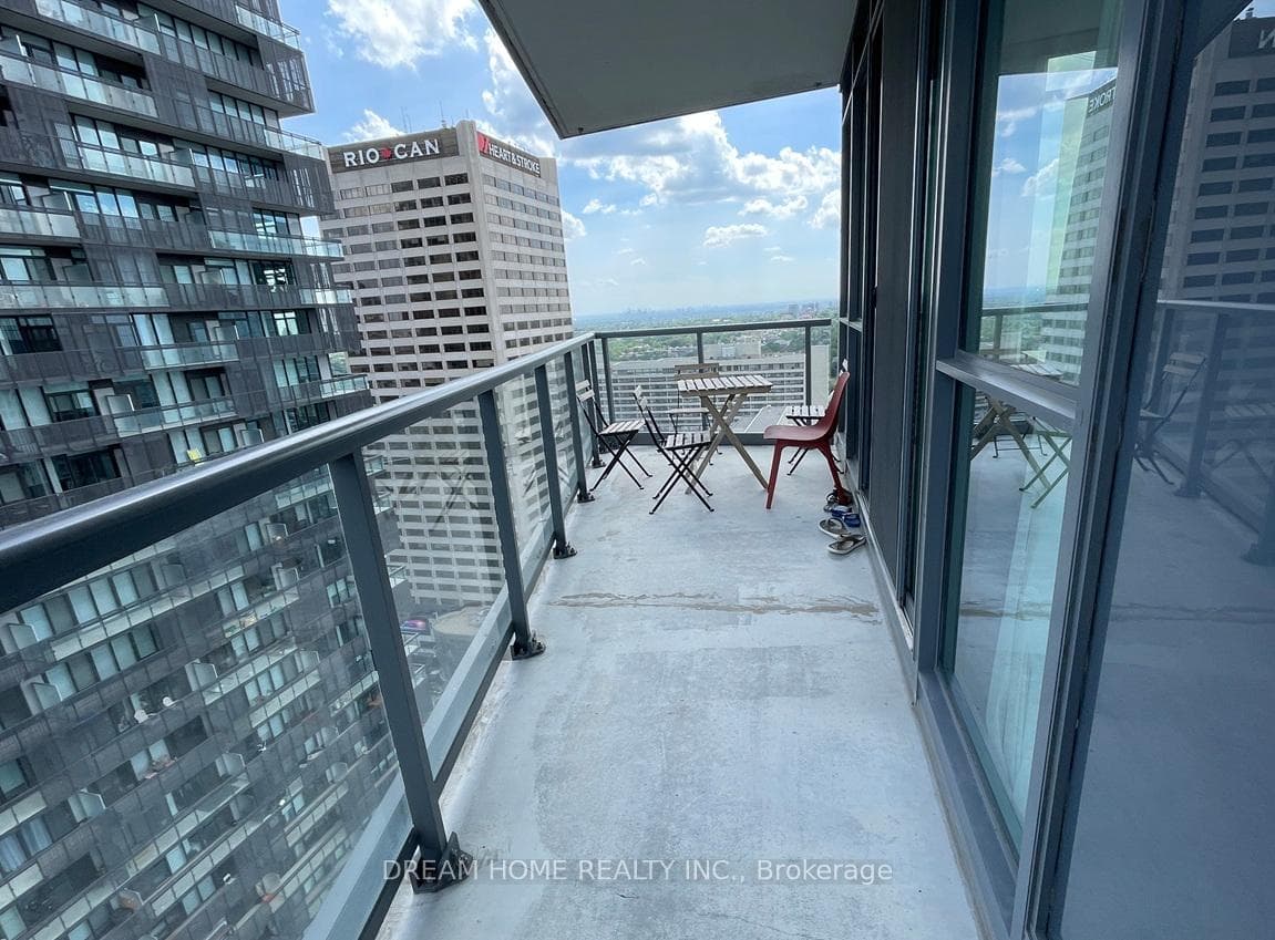 30 Roehampton Avenue Unit 2902 photo 9