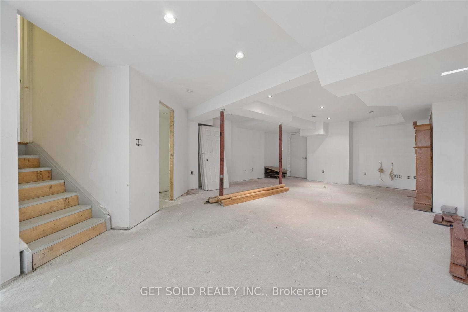 135 Earlsbridge Boulevard photo 39