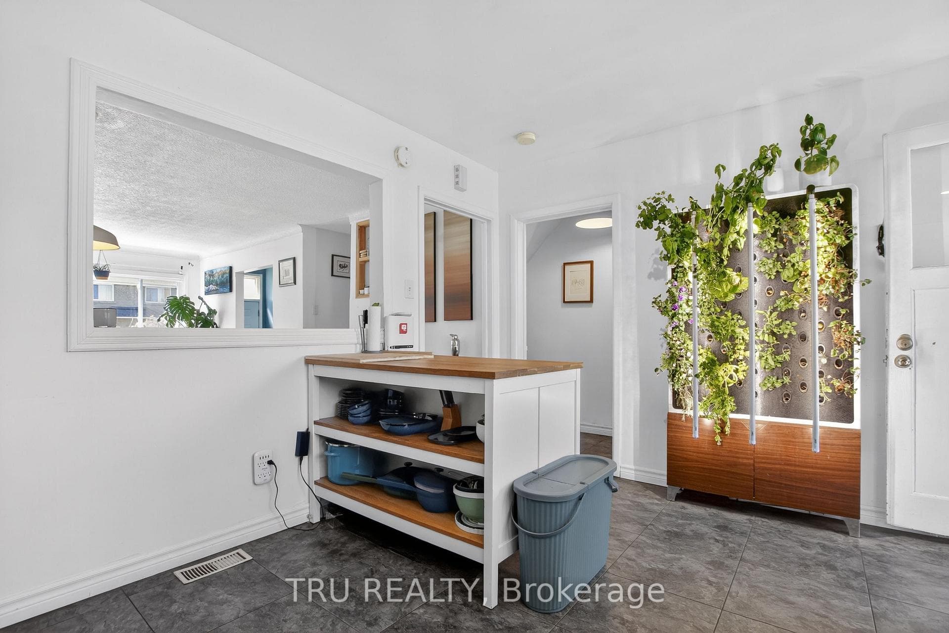 1253 Emperor Avenue photo 12