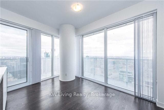 88 Harbour Street Unit 7304 photo 4