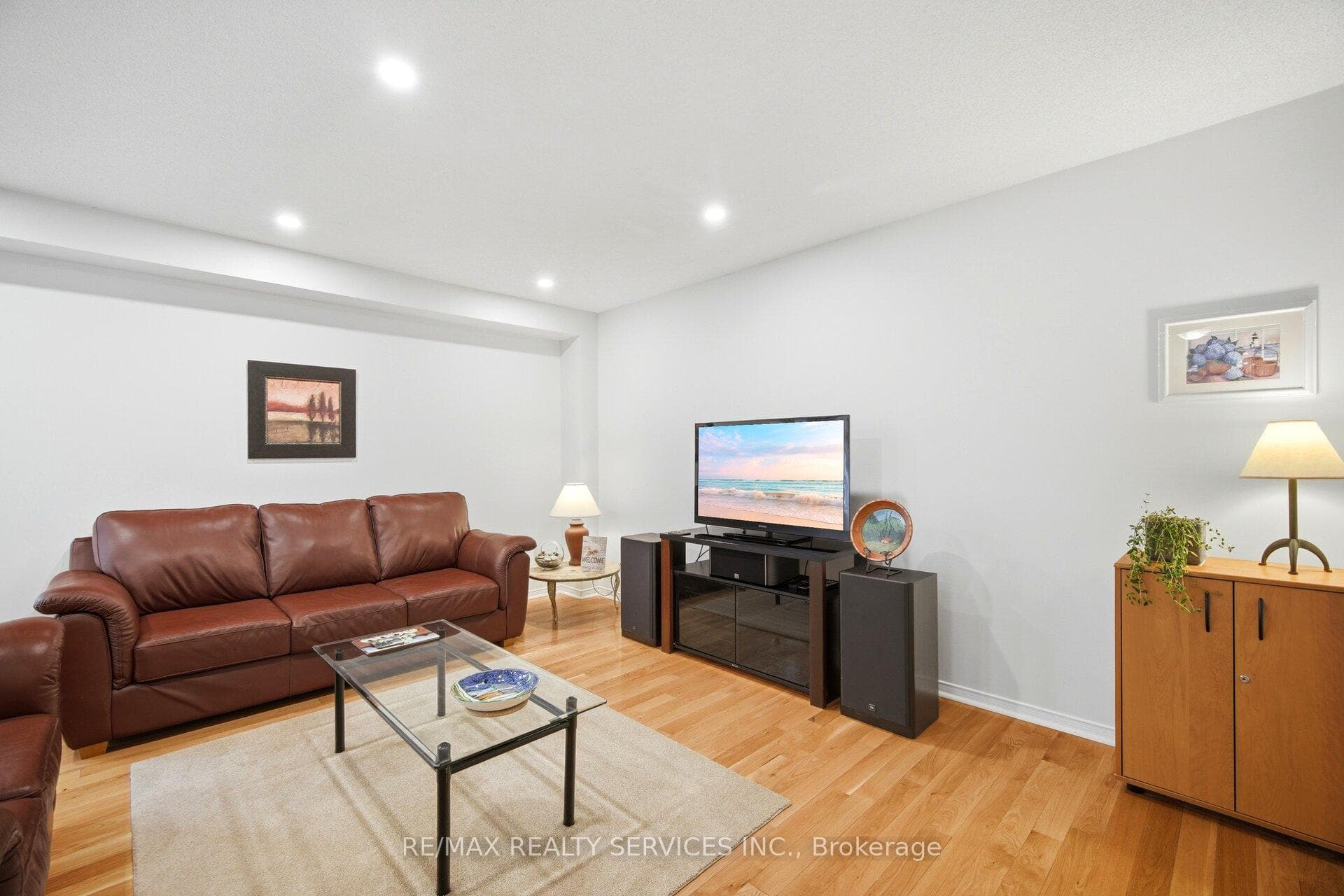 38 Furrows End photo 7