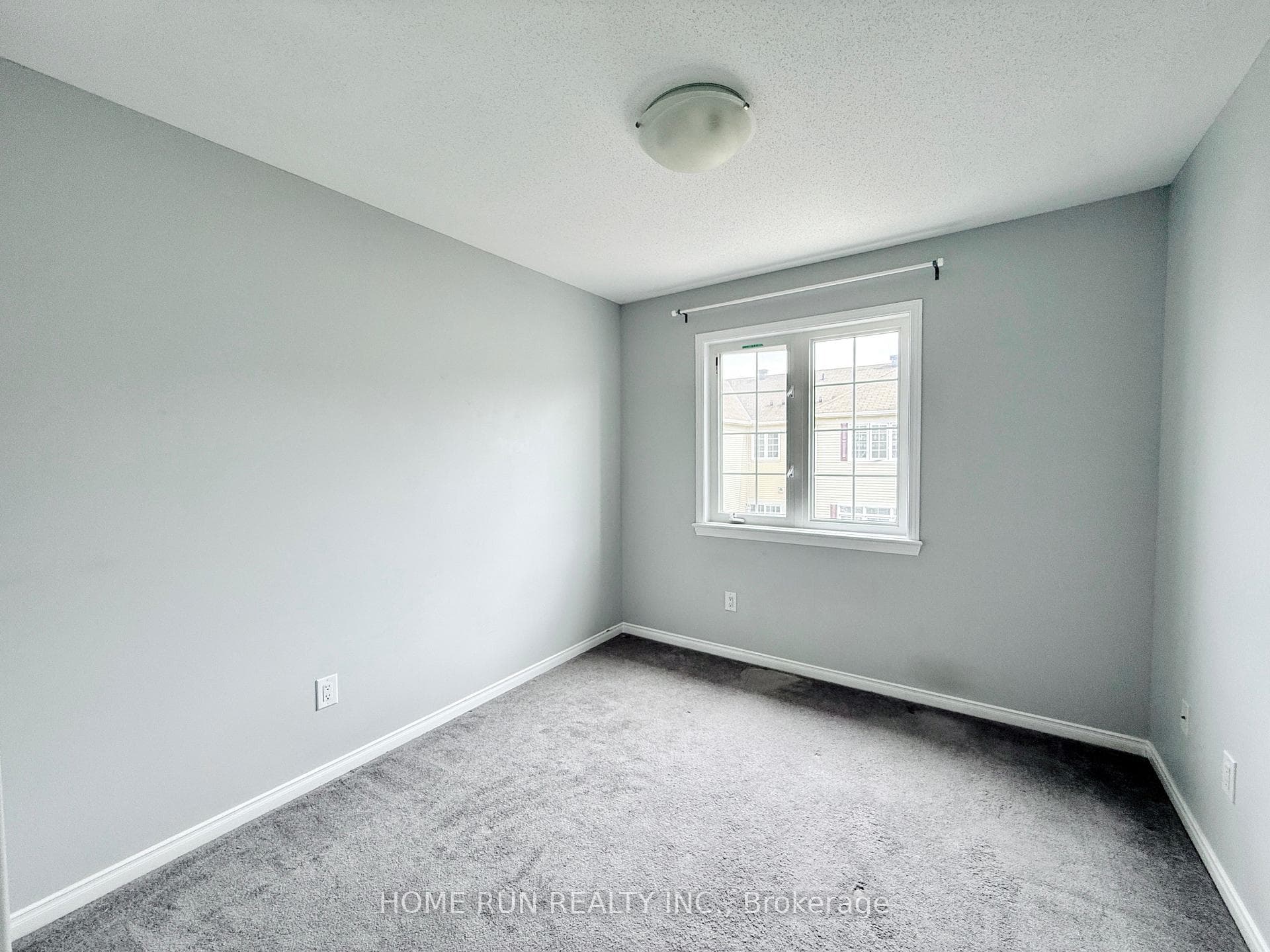 183 Laramie Crescent photo 20