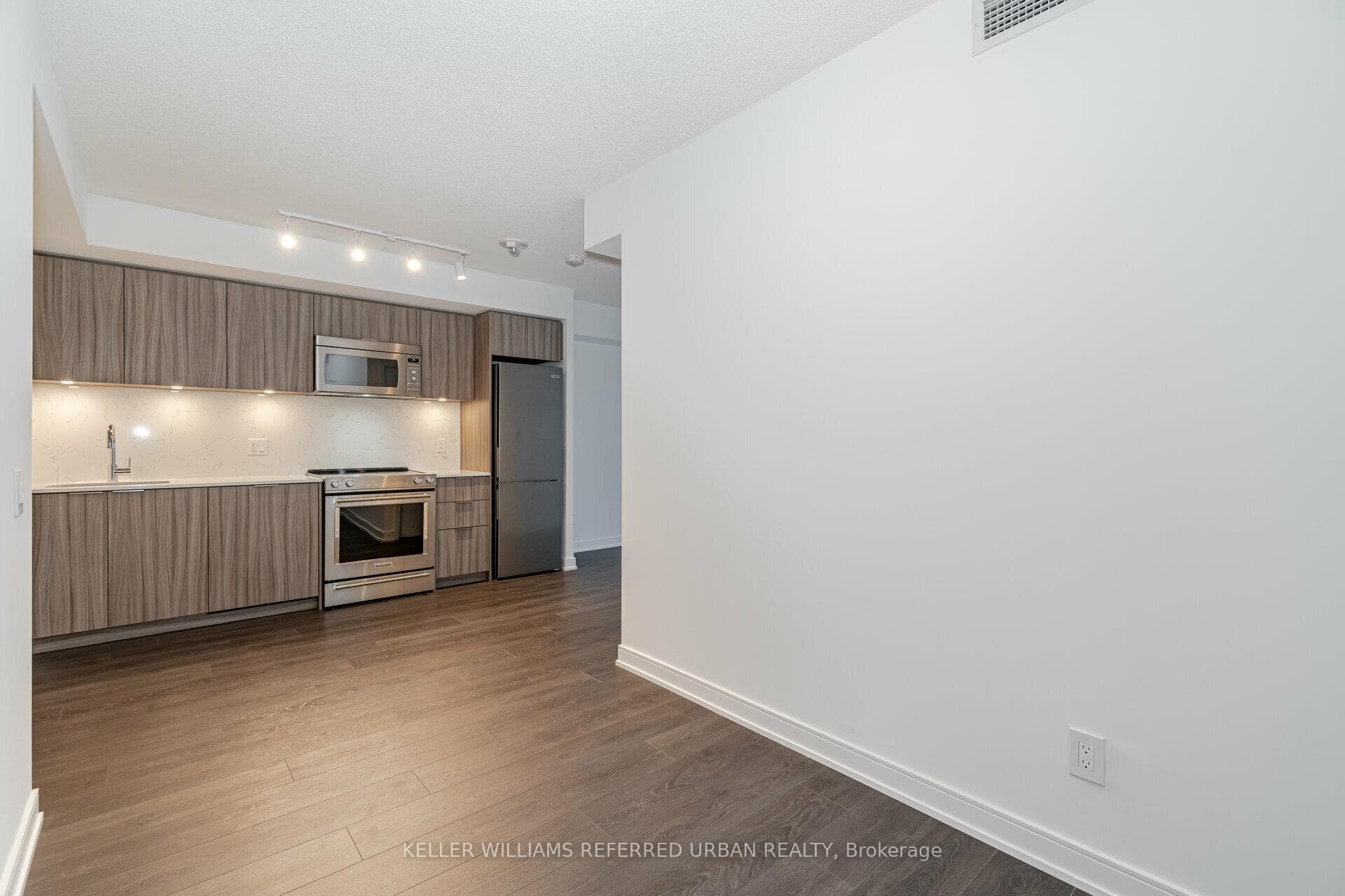 30 Samuel Wood Way Unit 1406 photo 10