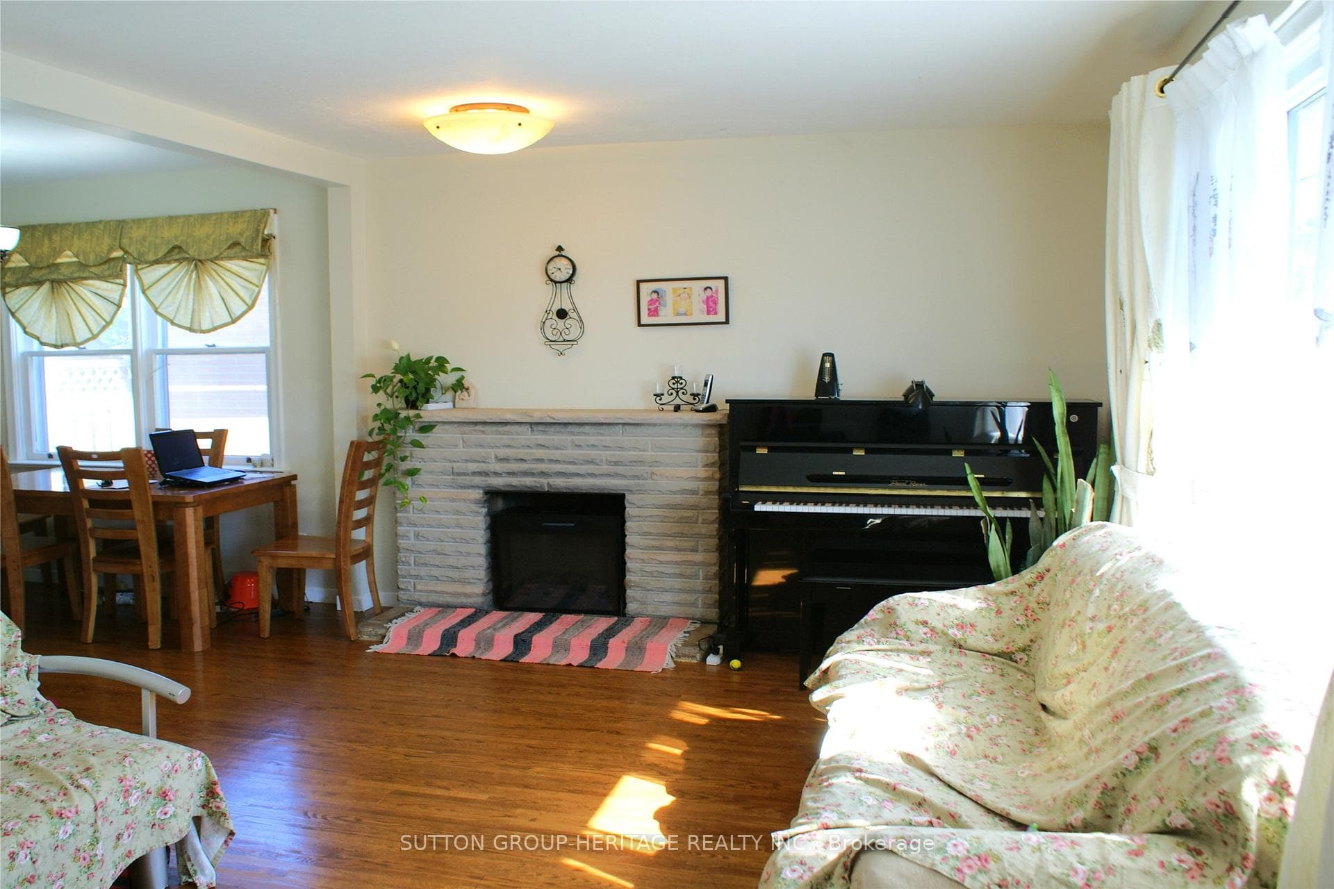 Living Room (pre-tenant) 2014