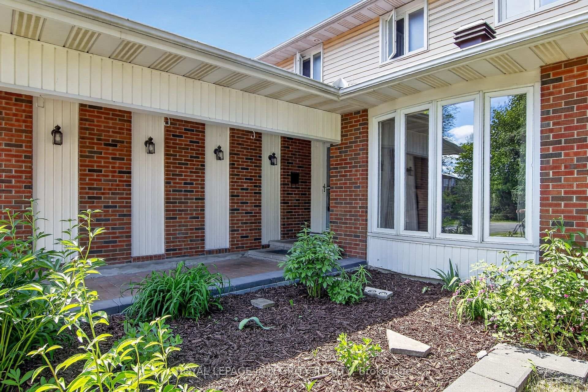 1646 Grey Nuns Drive photo 4