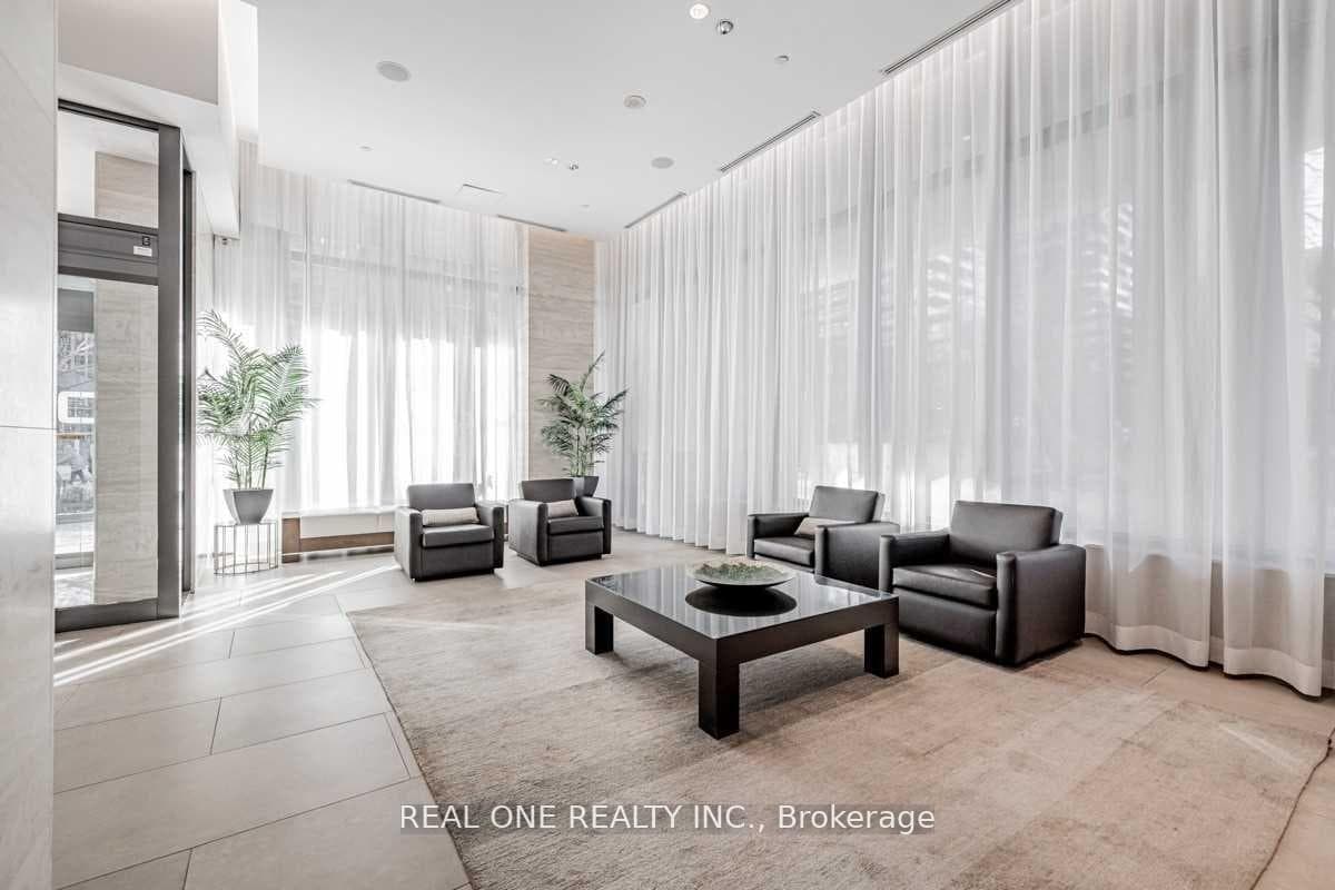 70 Roehampton Avenue Unit 2418 photo 4