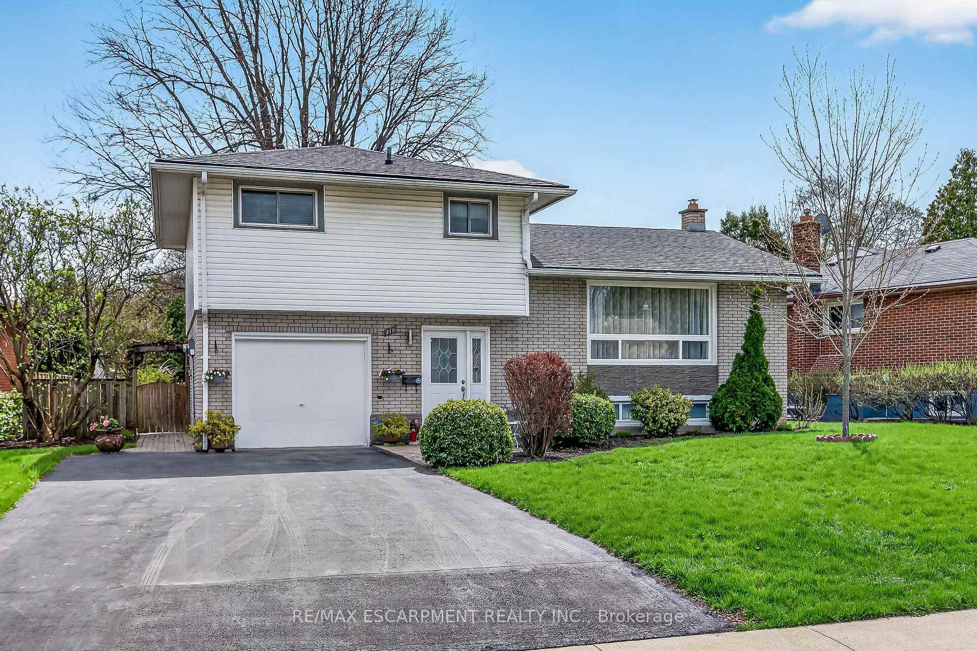 210 Columbia Drive photo 3
