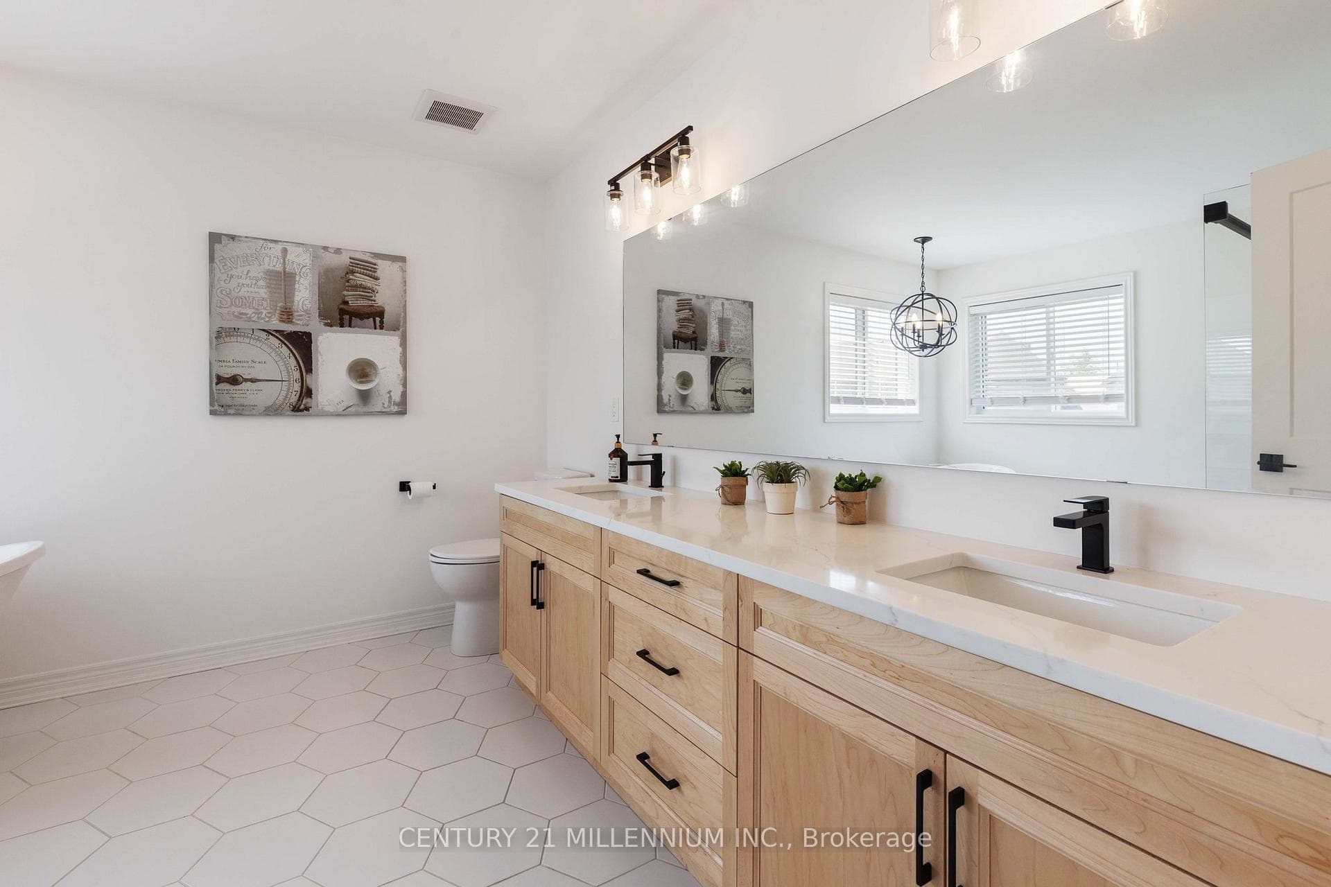 135 Plewes Drive photo 32