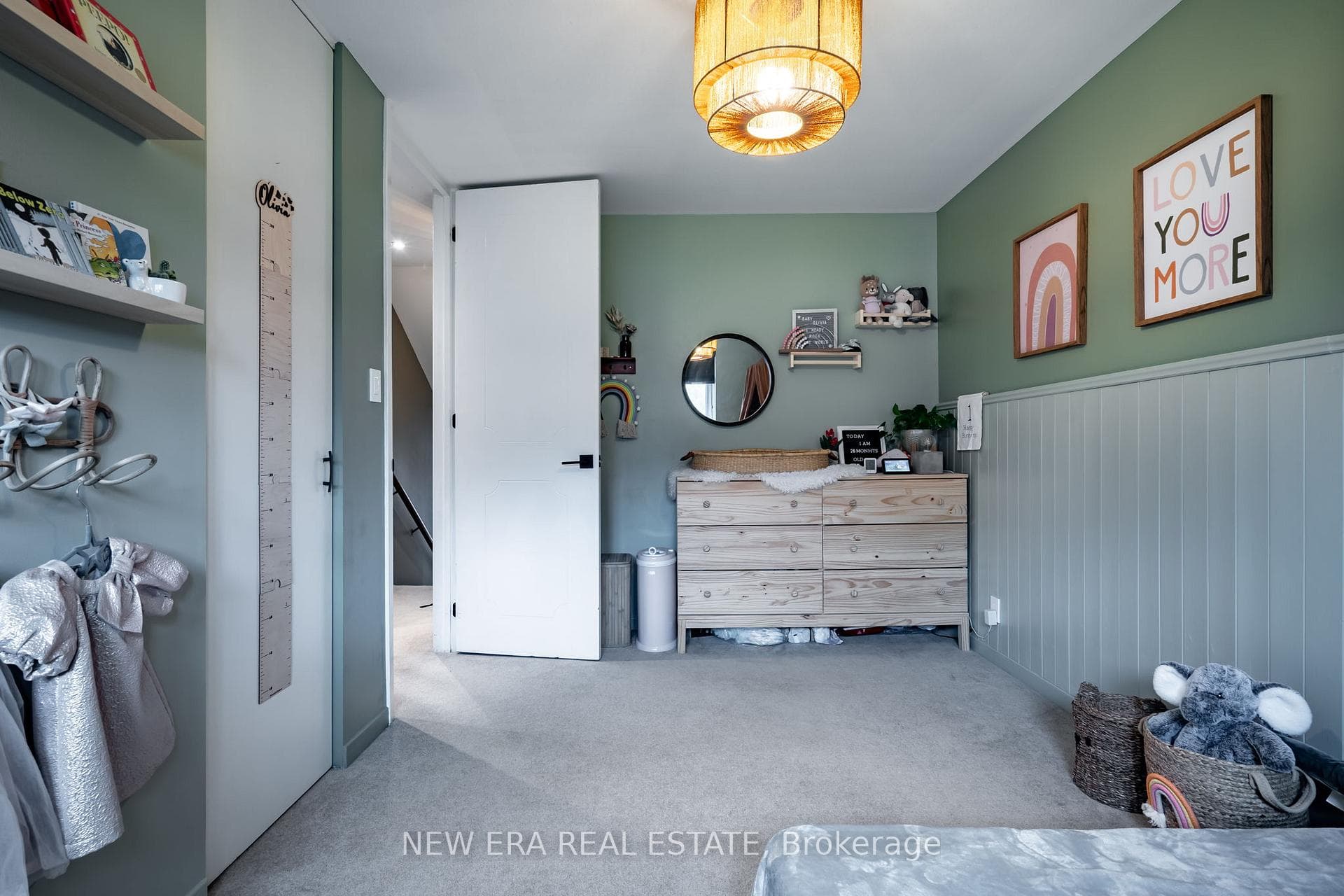 835 Krosno Boulevard photo 22