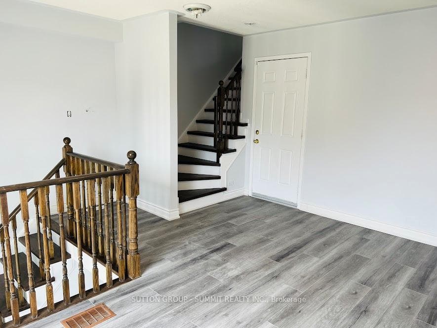 64 Oakins Lane photo 9