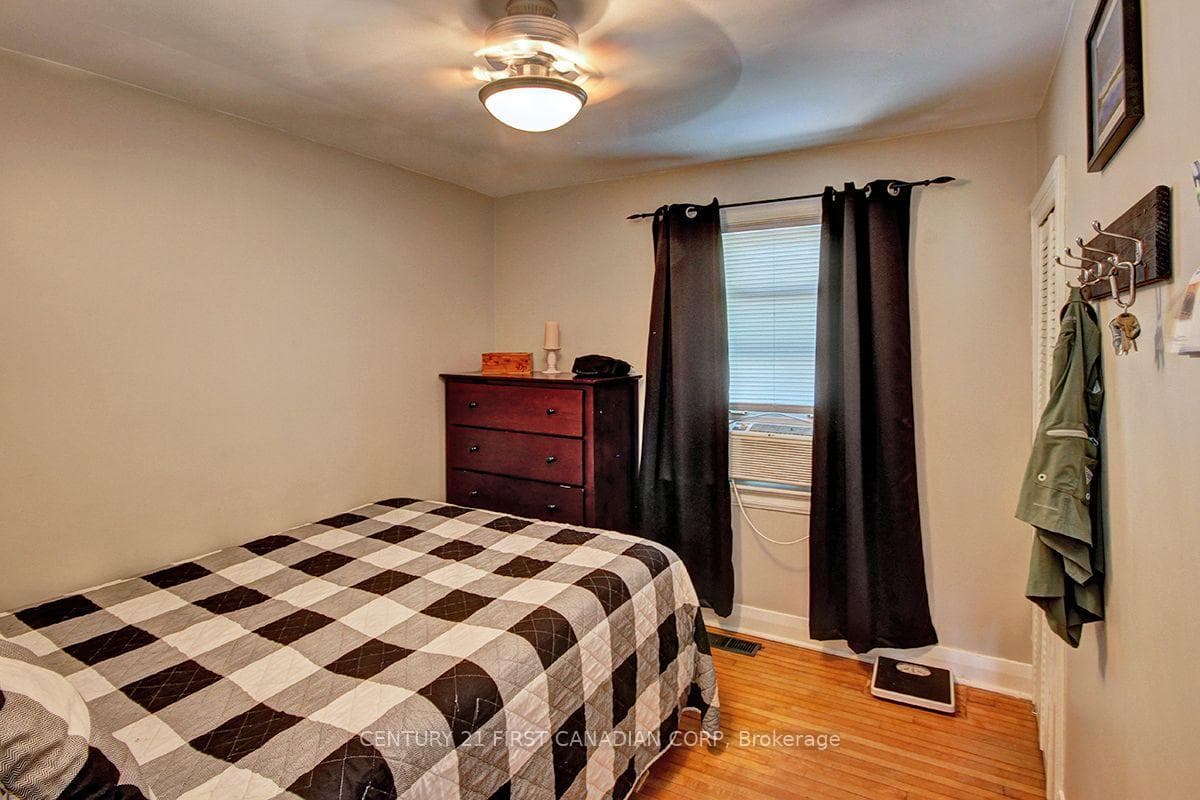 396 Avondale Road photo 10