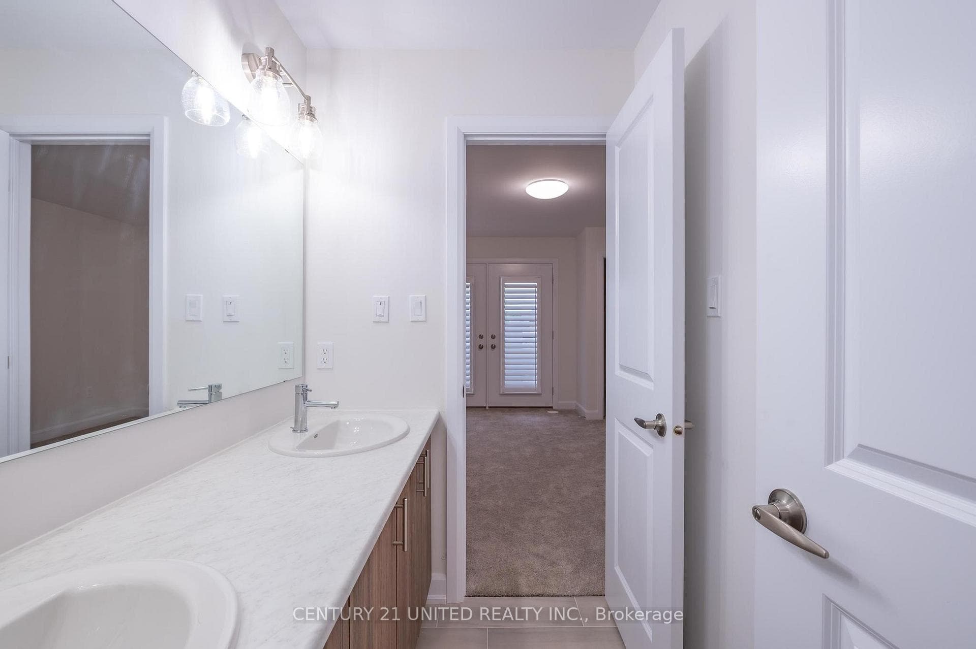 323 Mullighan Gardens photo 32
