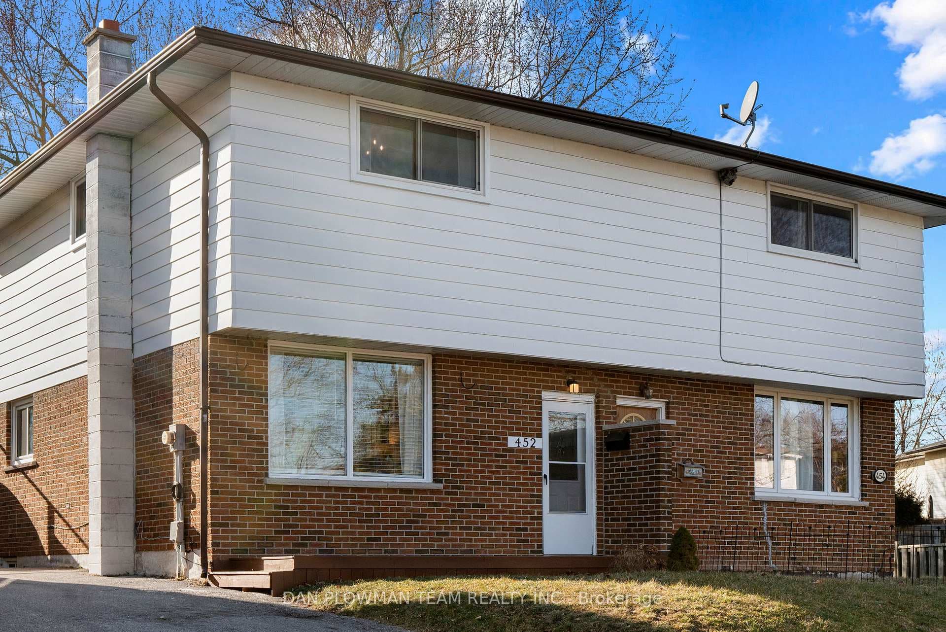 452 Maplewood Drive photo 1
