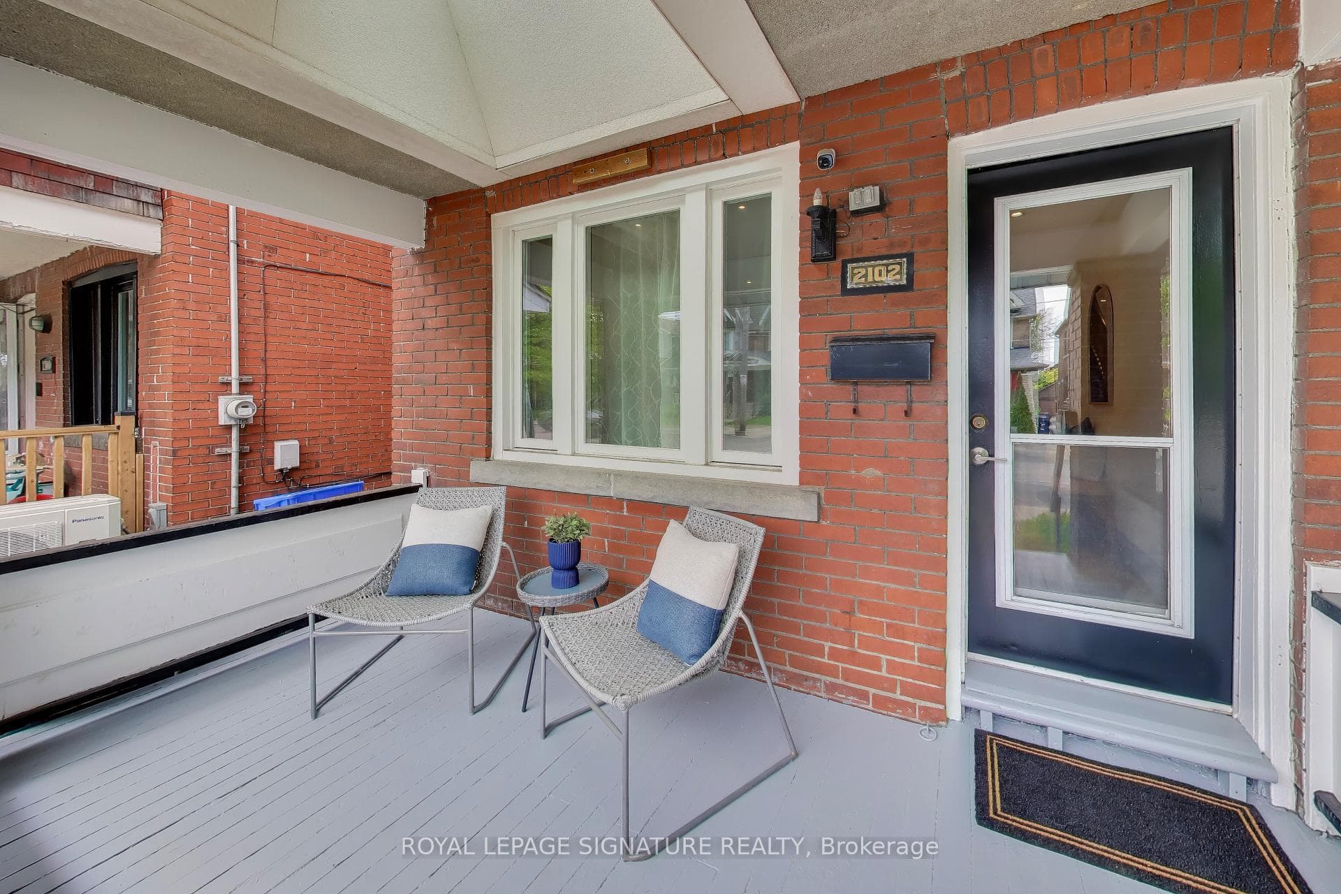 2102 Gerrard Street photo 23
