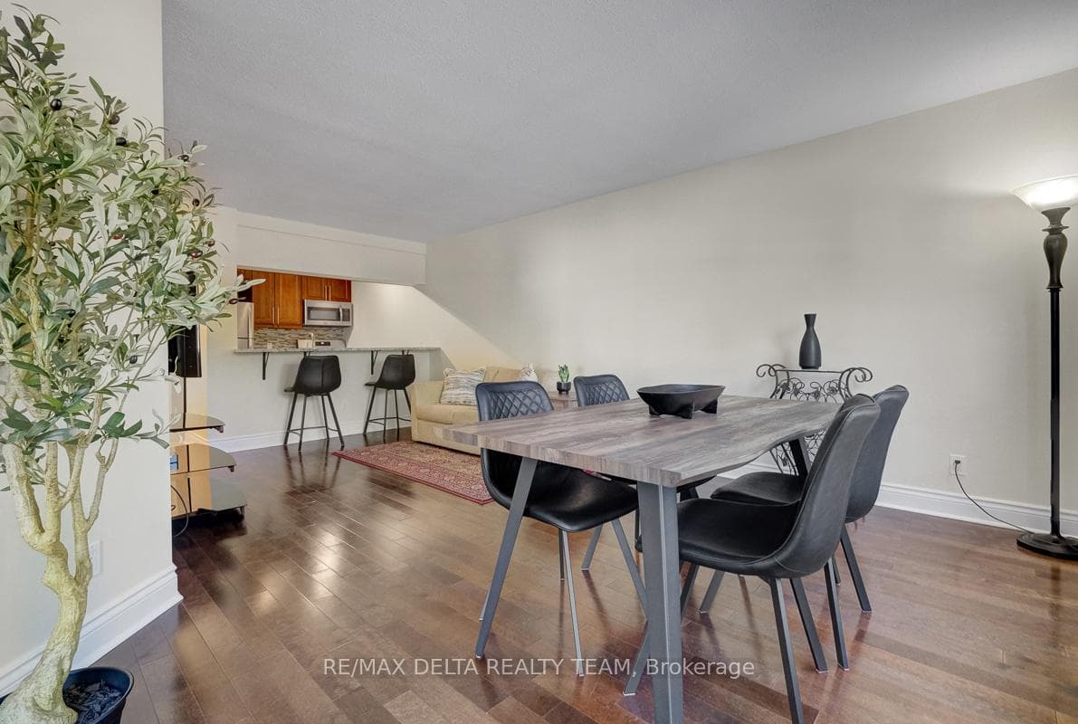 1099 Cadboro Road Unit 107 photo 12
