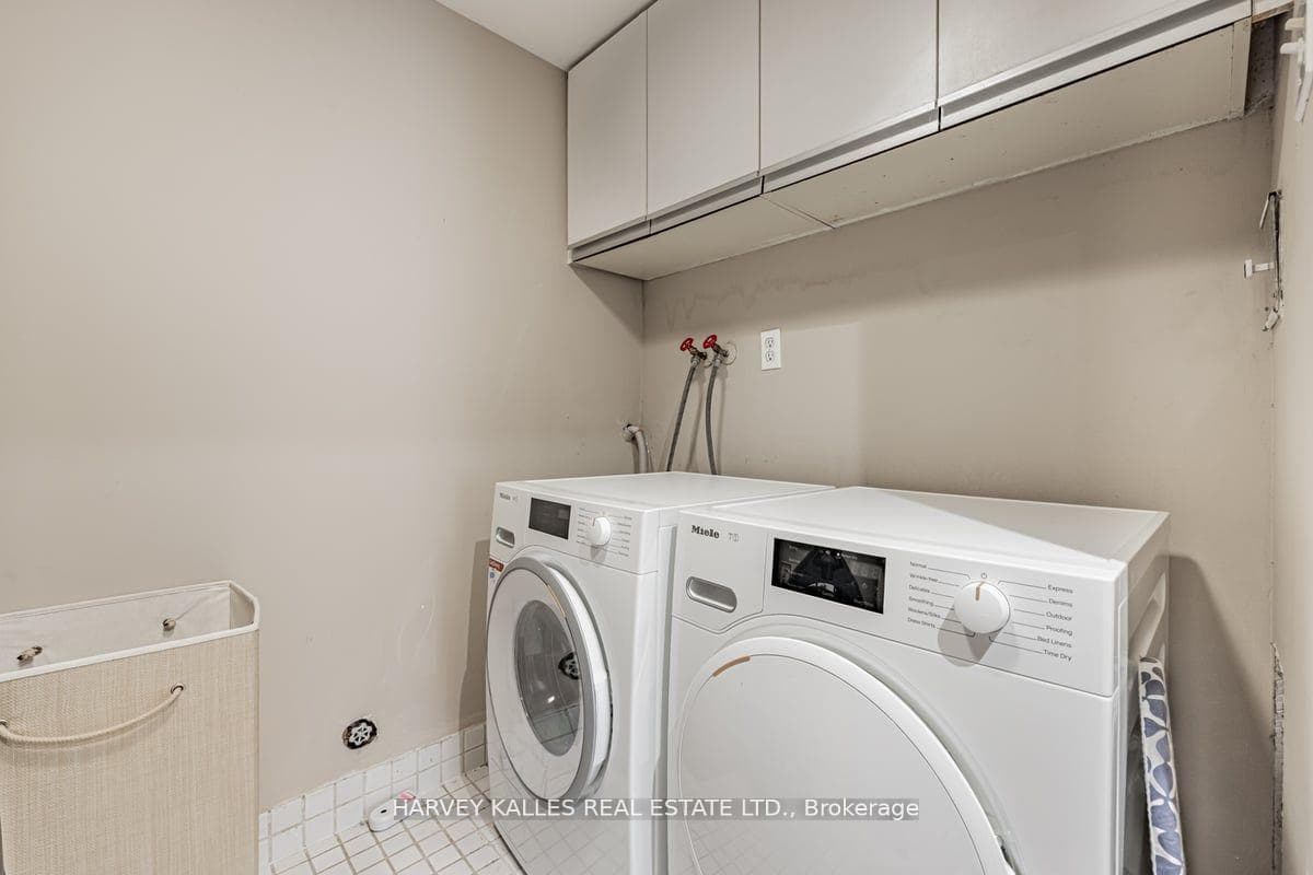 447 Walmer Road Unit PH09 photo 17