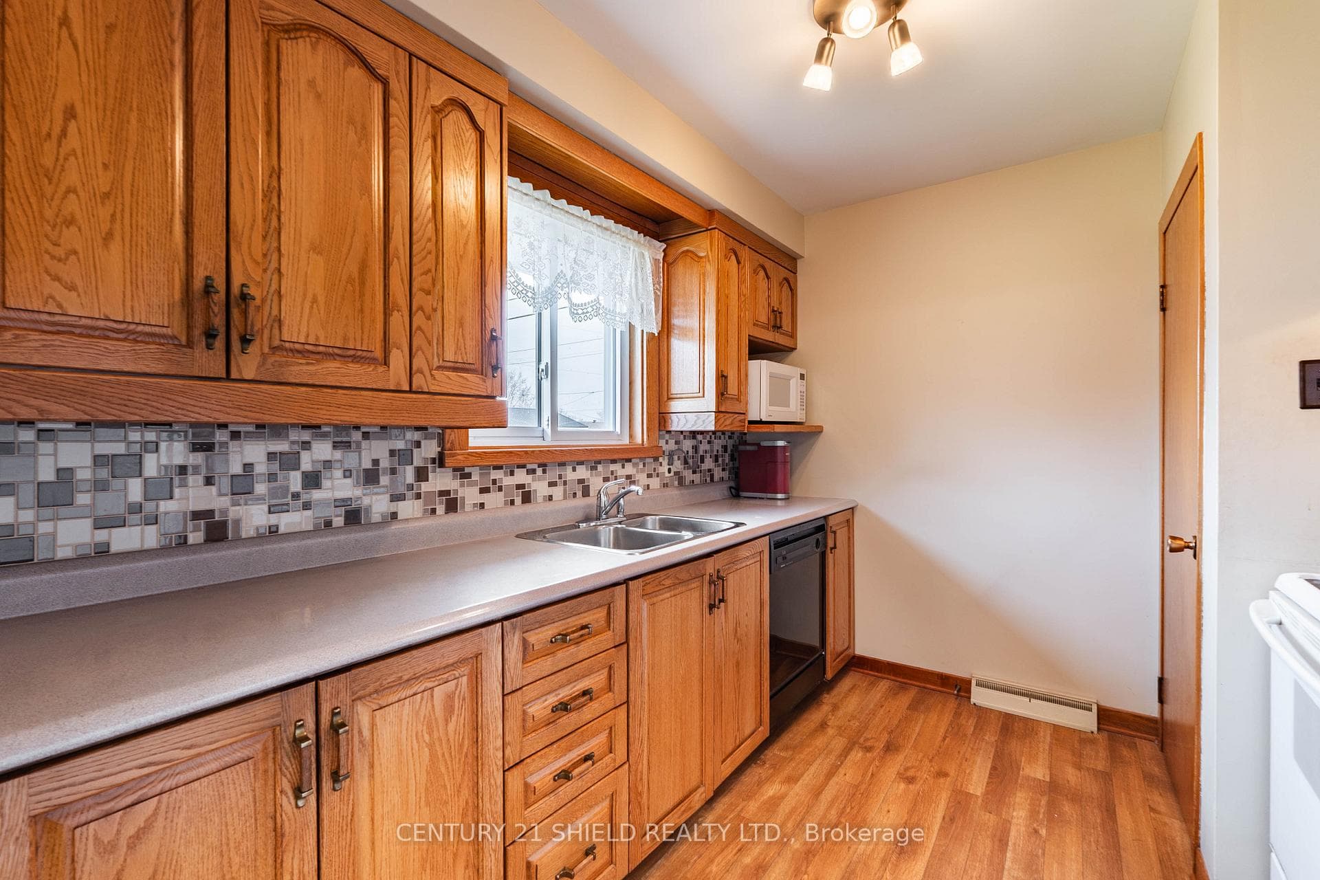 106 Robert Street photo 7