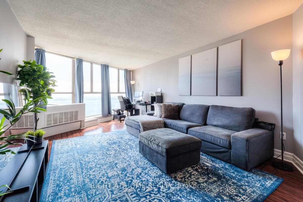 270 Queens Quay Unit 3108 photo 4