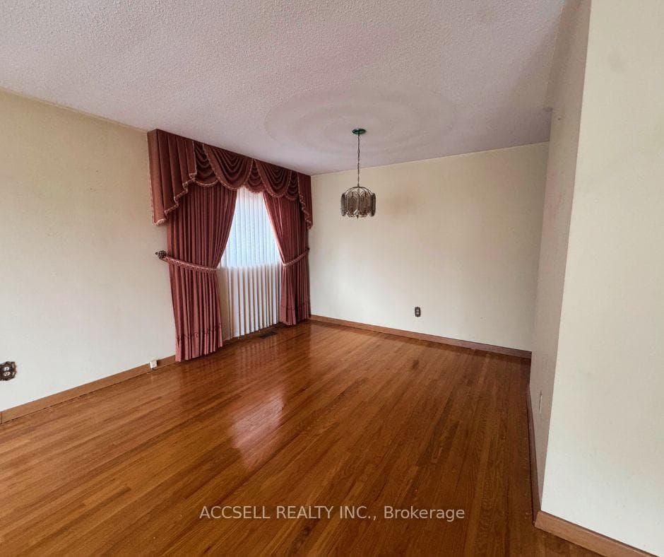 163 Marcella Crescent photo 7