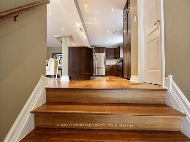 2500 Cobbinshaw Circle photo 6