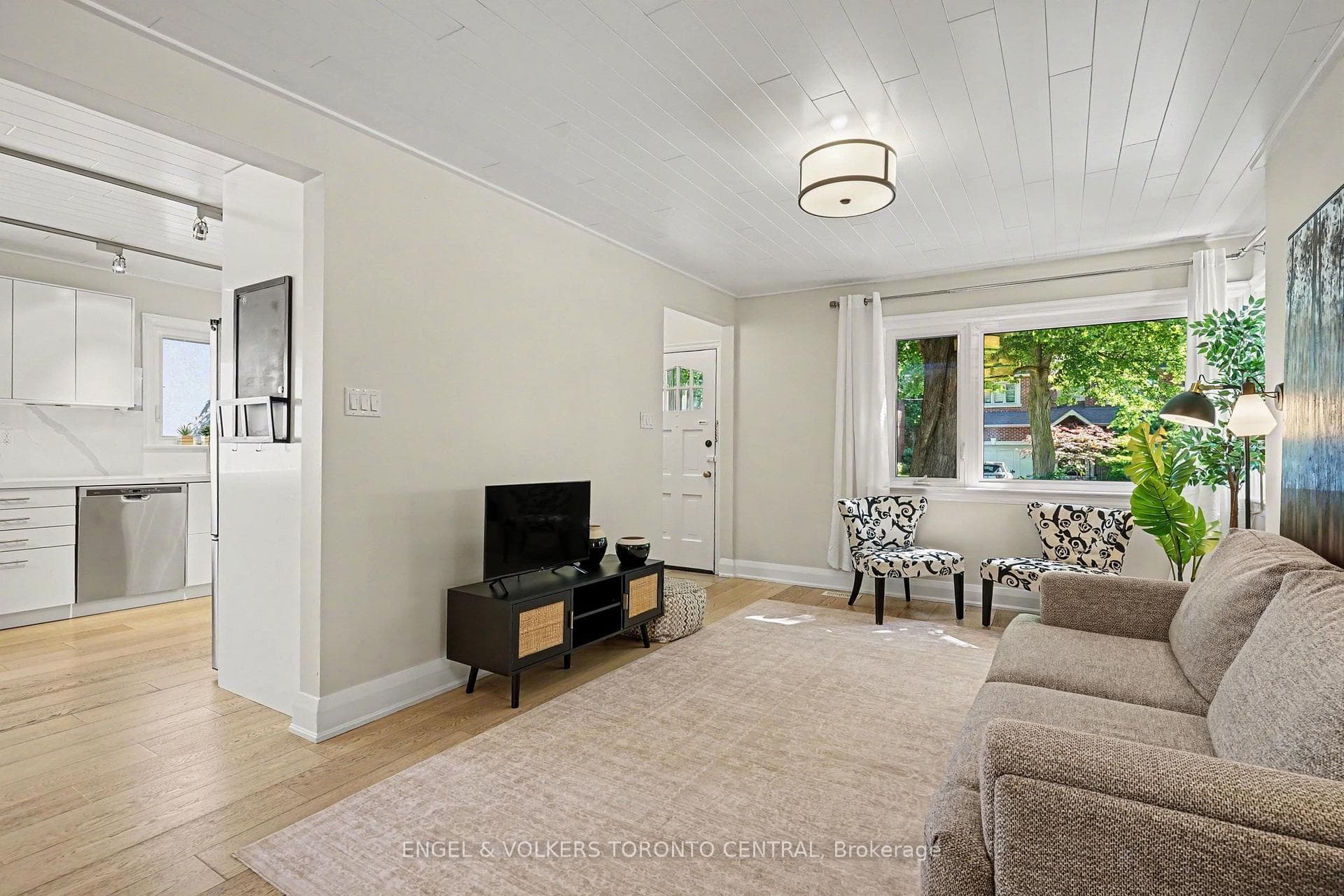 28 Inverleigh Drive photo 4