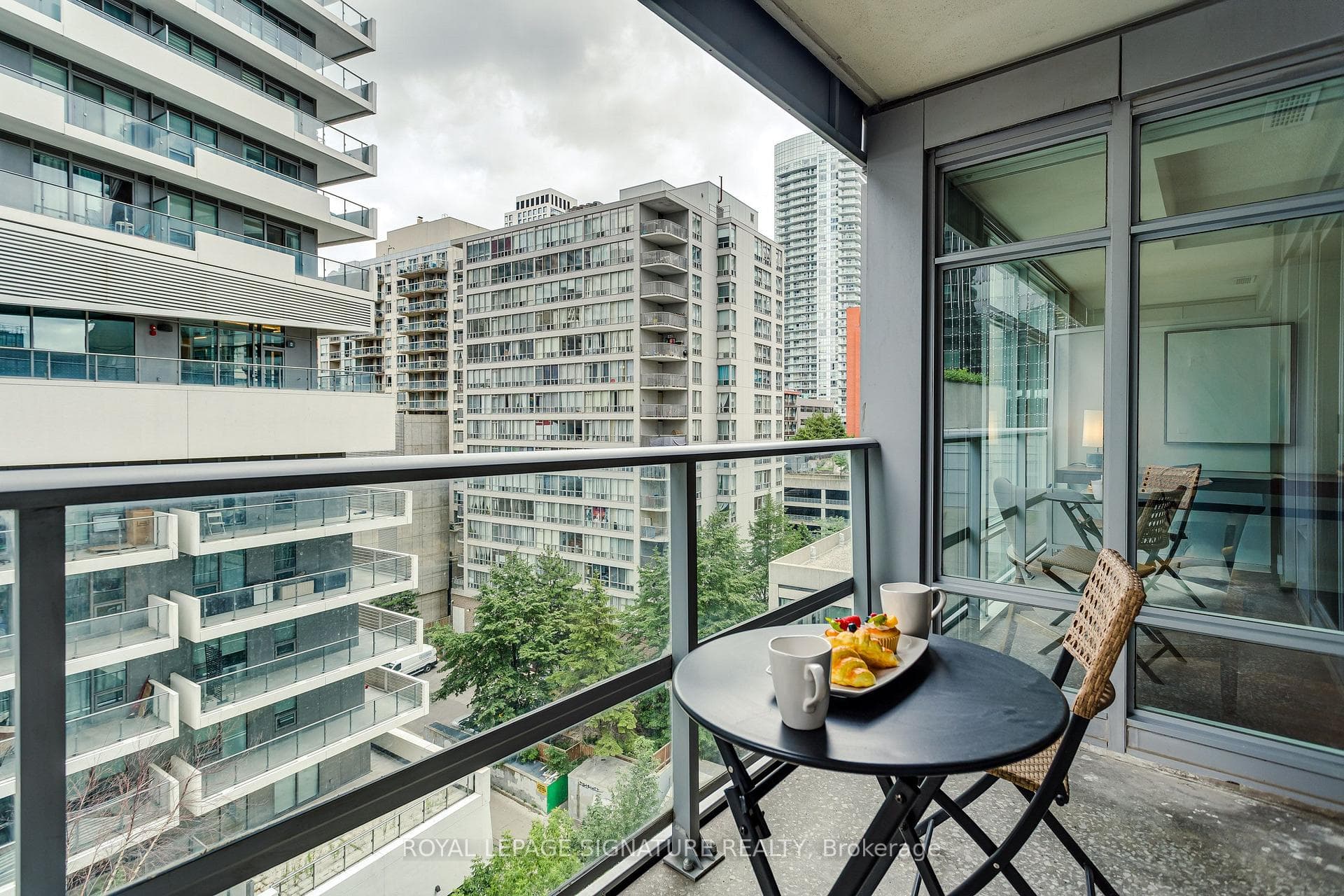 2191 Yonge Street Unit 910 photo 19