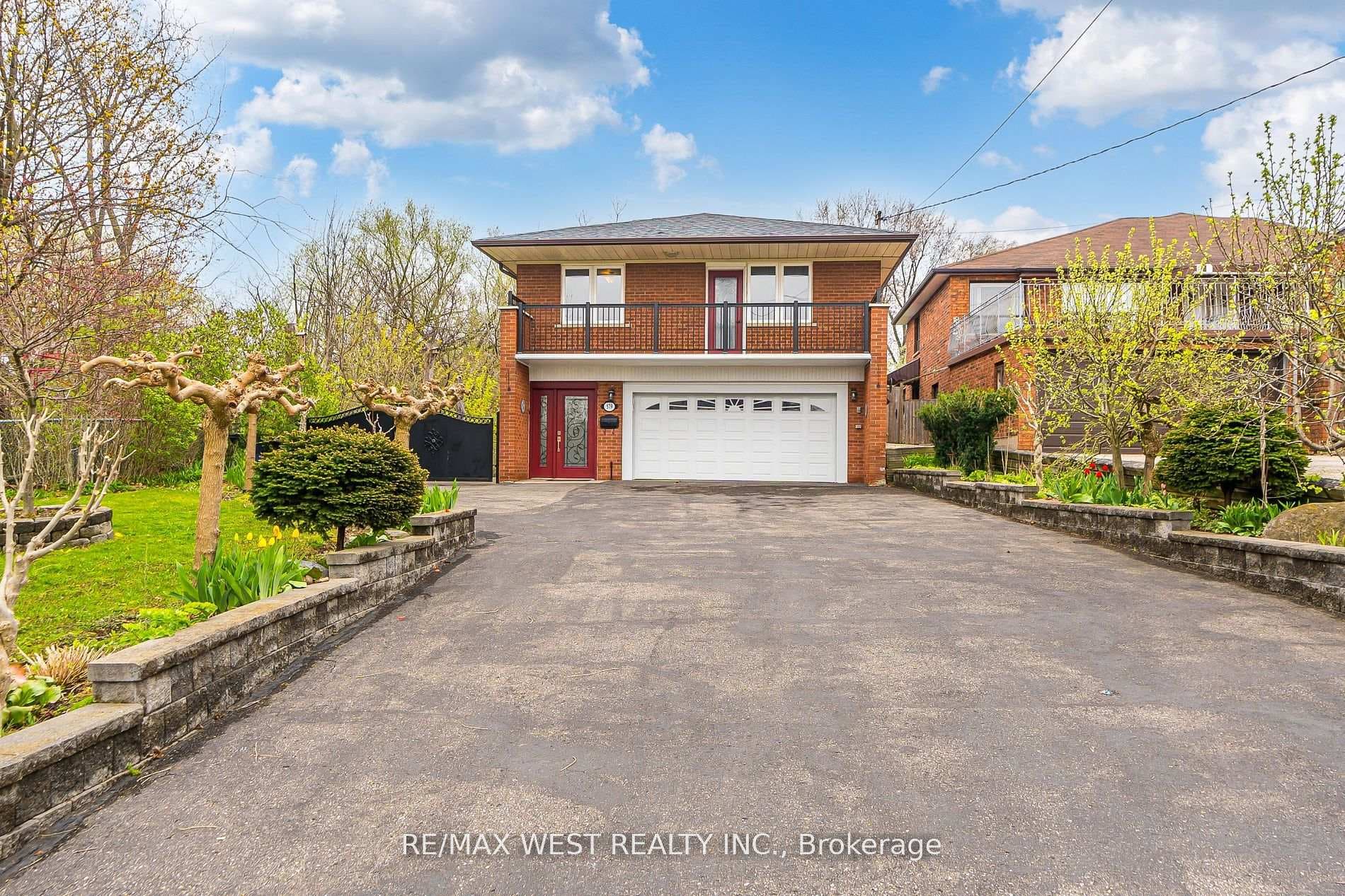579 Rustic Road photo 1