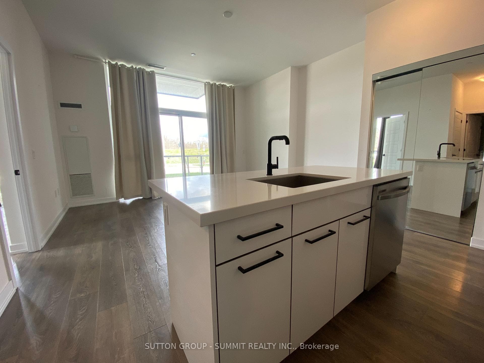 415 SEA RAY Avenue Unit 105 photo 14
