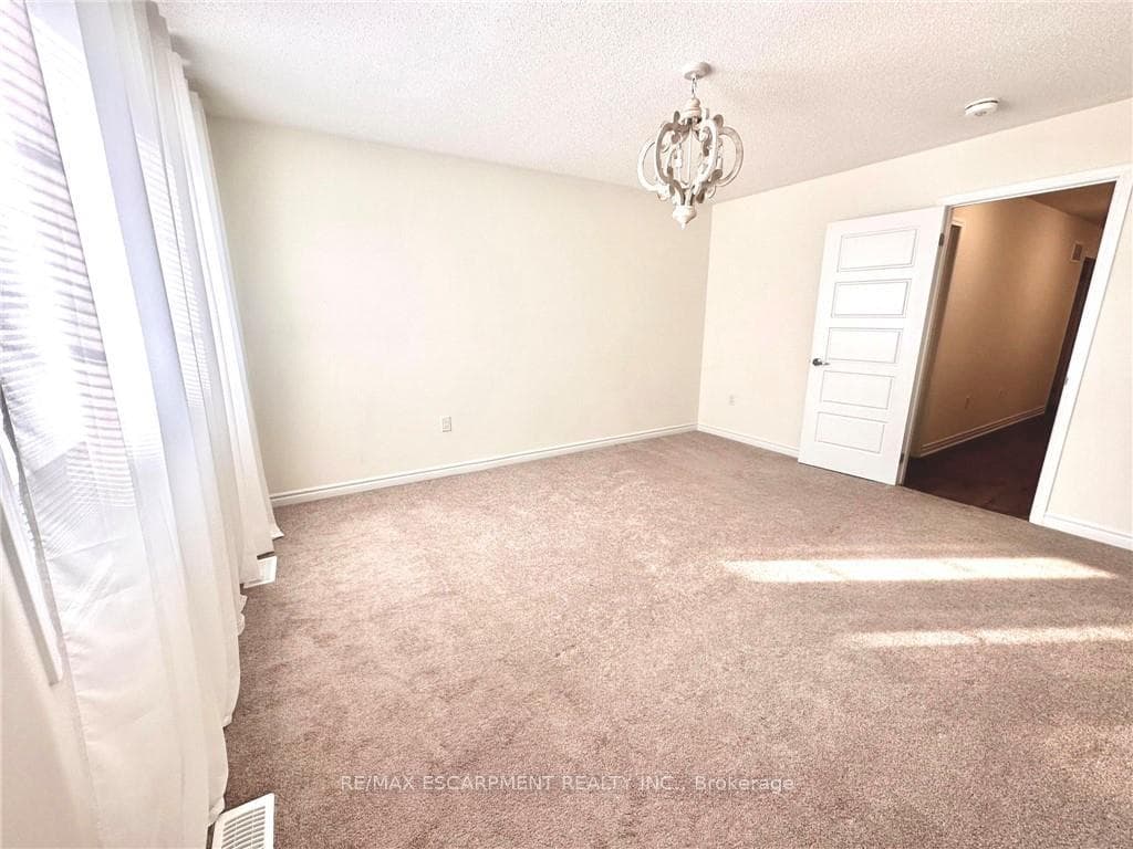 1364 Sycamore Gardens photo 11