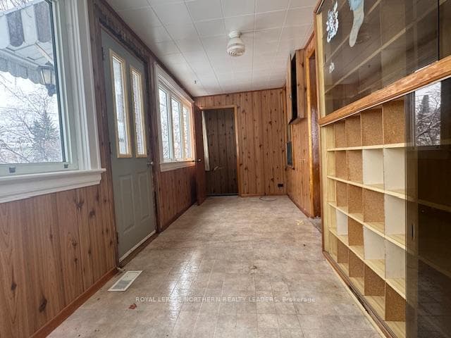 71 Maple Street photo 2