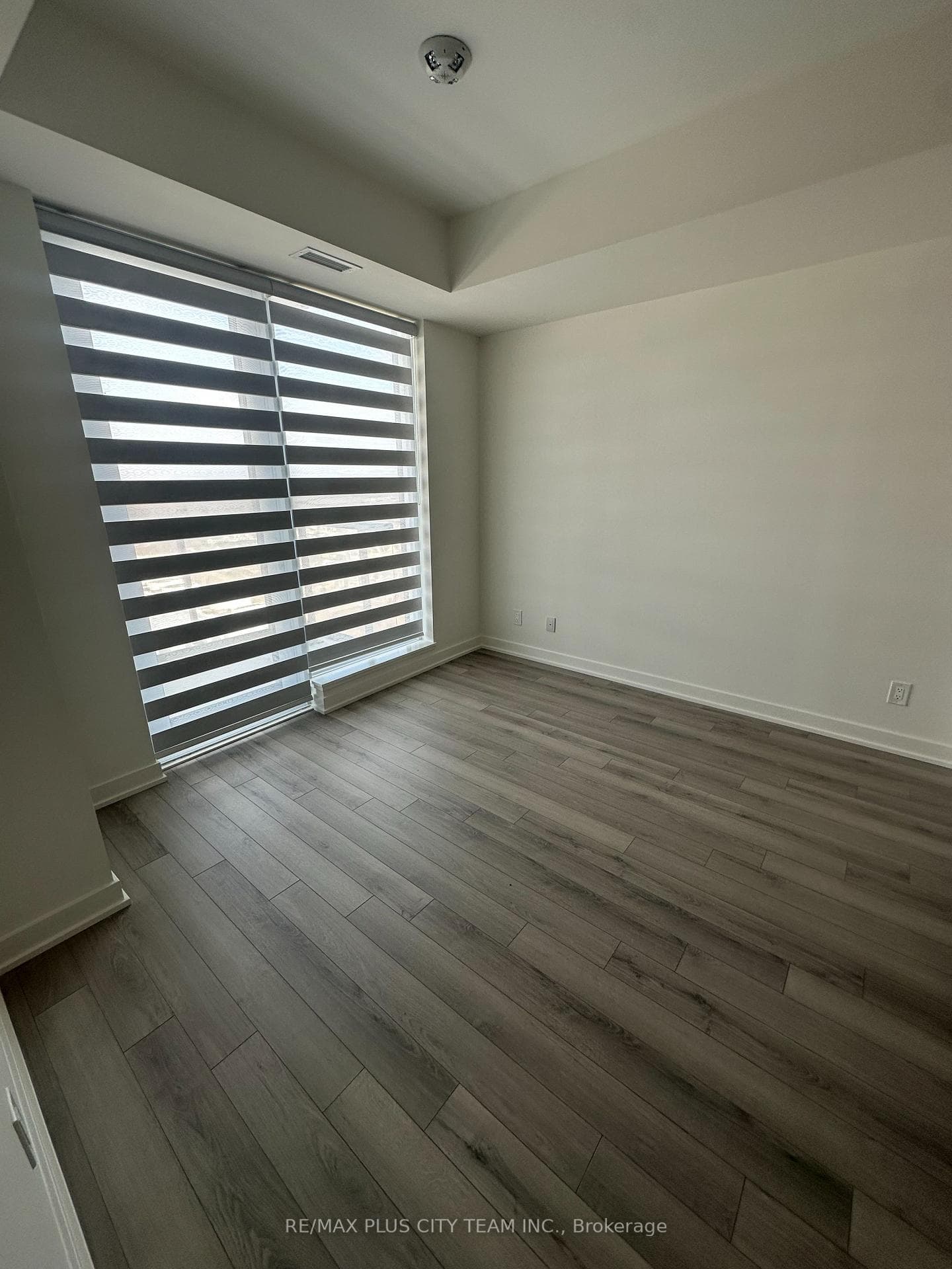 3079 Trafalgar Road Unit 1804 photo 3