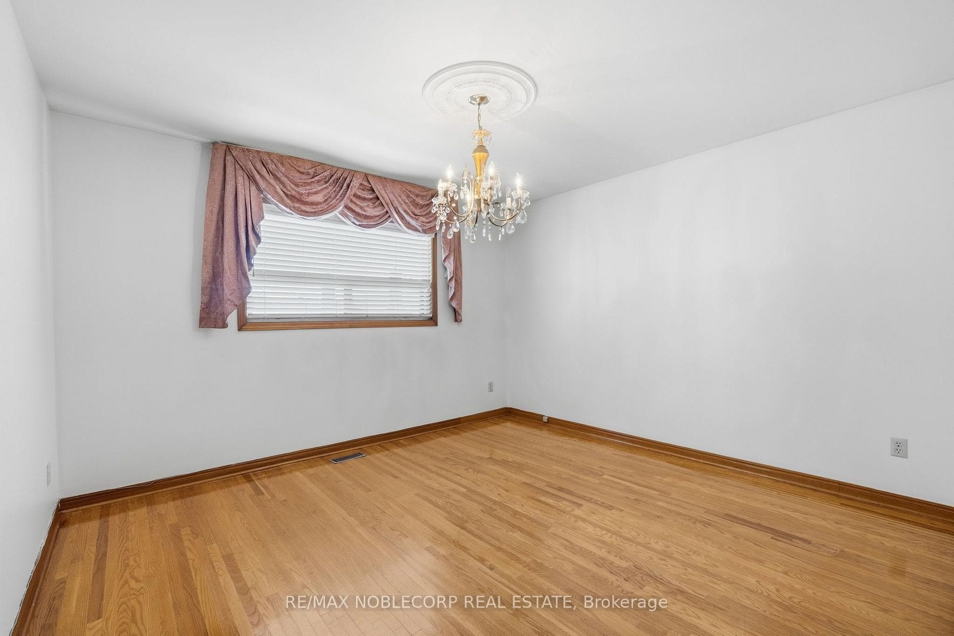 131 Yatescastle Drive photo 16
