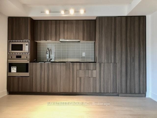 955 Bay Street Unit 513 photo 10