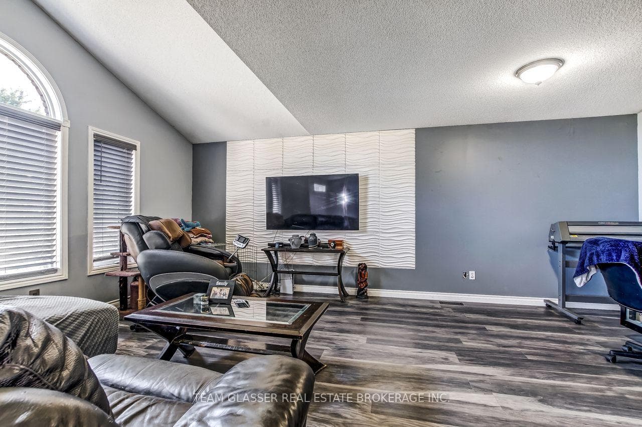 23999 Mayfair Road photo 17