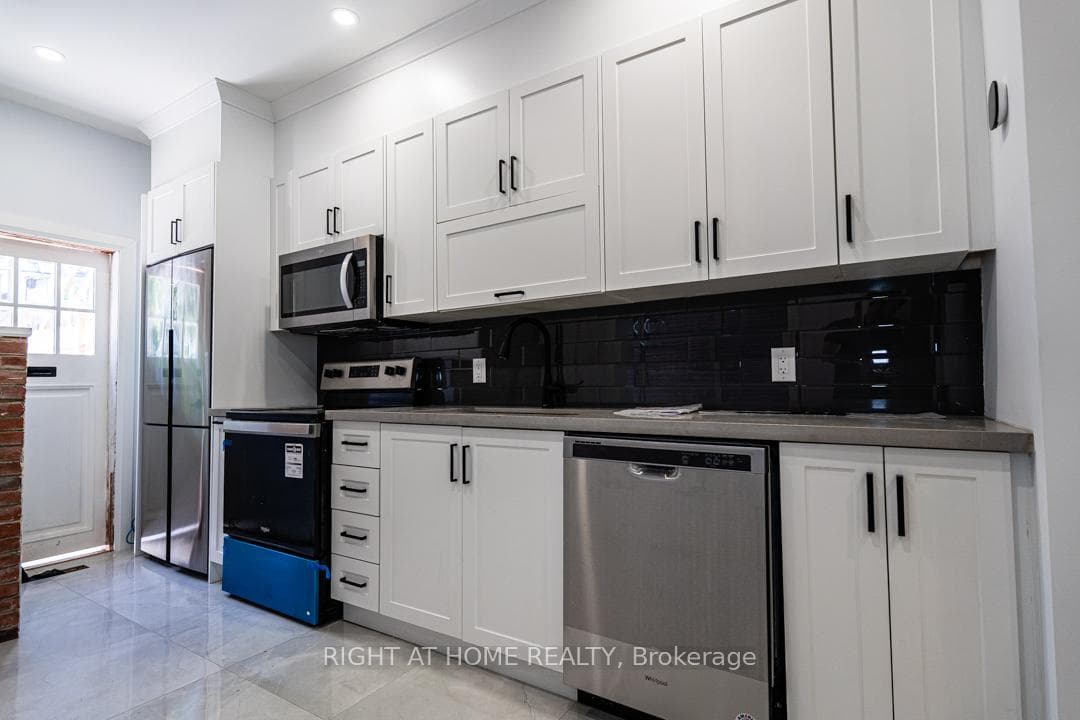 388 Woodbine Avenue Unit main photo 7