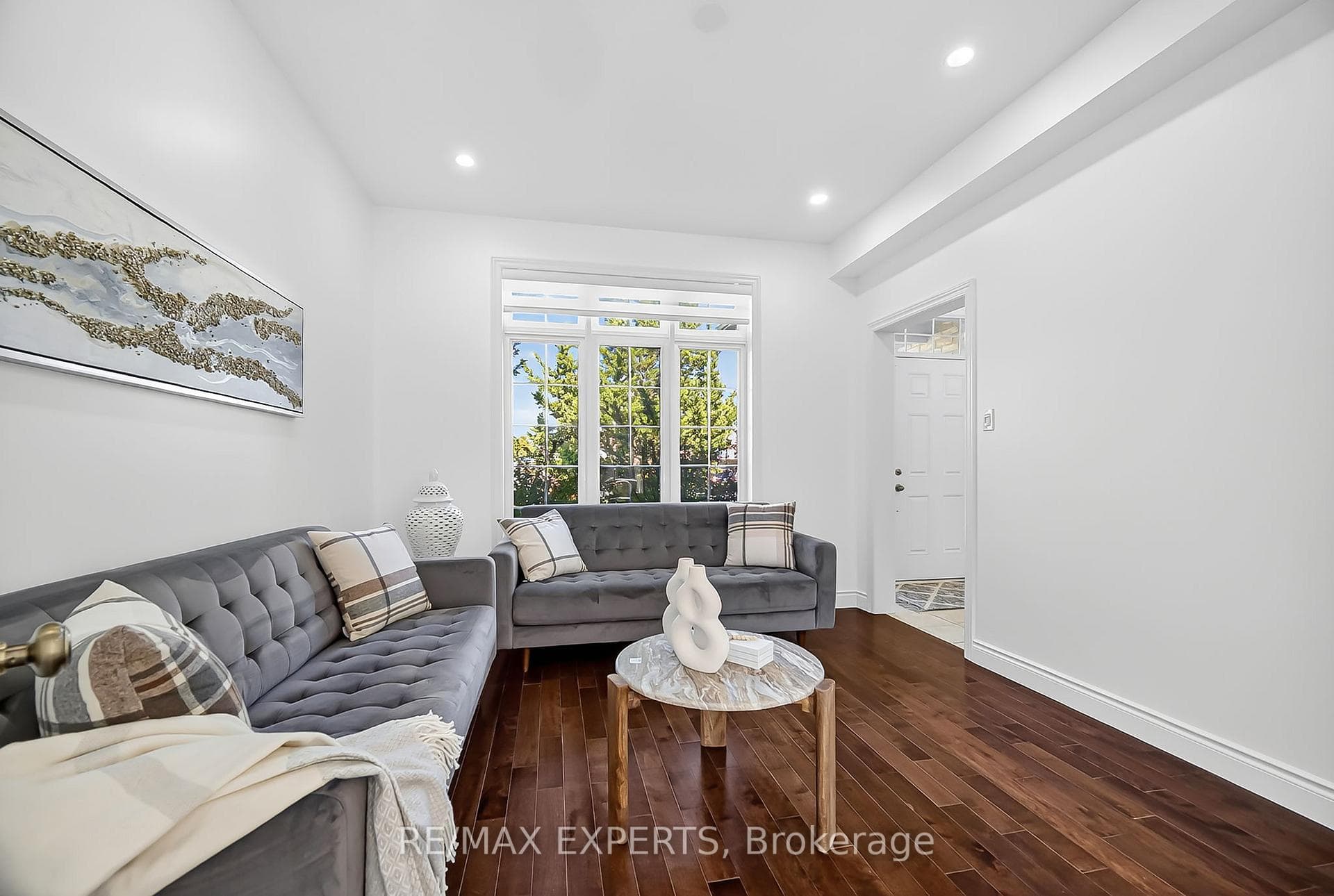 936 Talisman Crescent photo 11