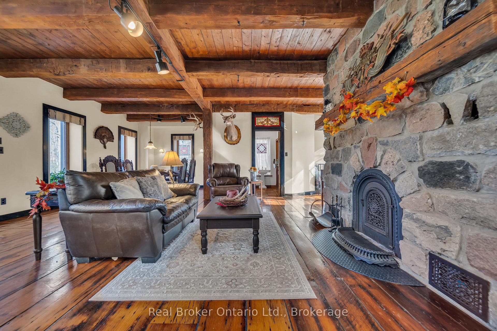 4766 Hyndman Drive photo 7