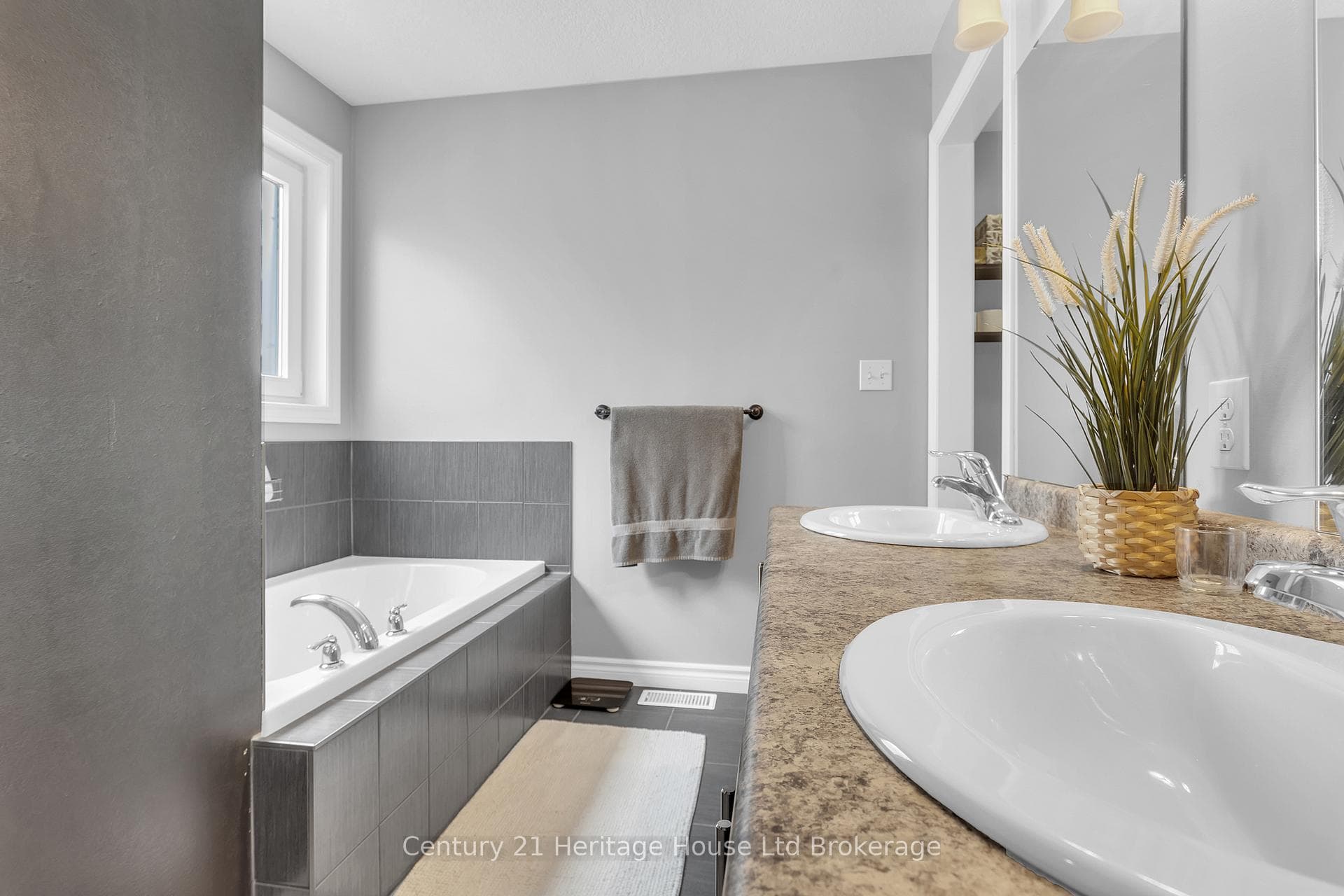 832 Halifax Road photo 23
