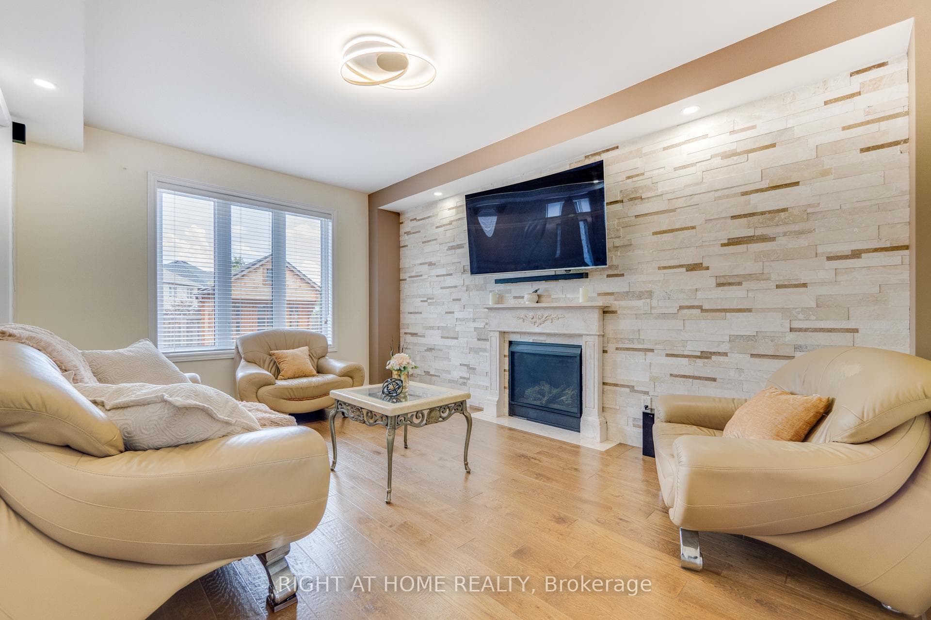 14096 Danby Road photo 4