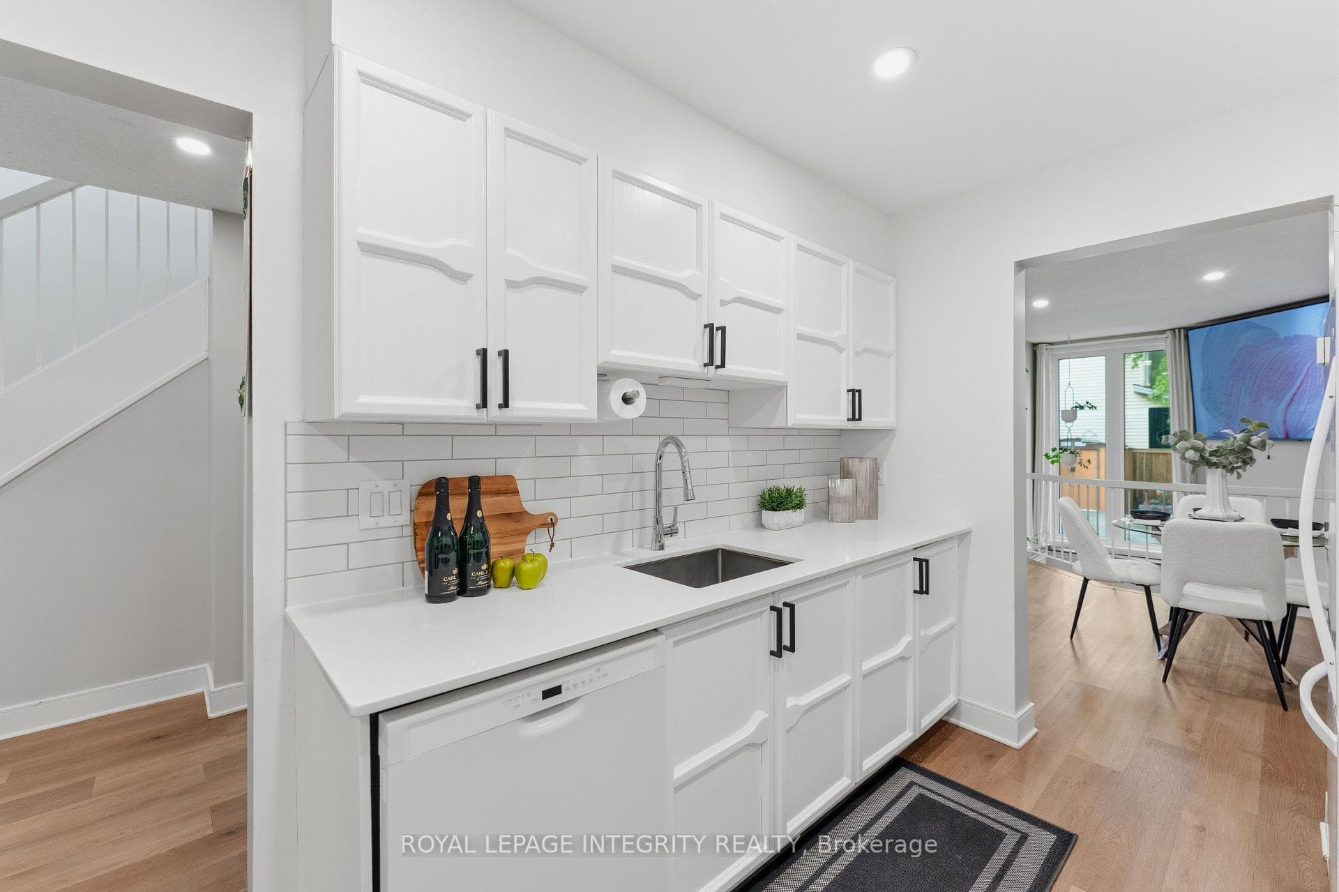 89 BURLINGTON Crescent photo 6