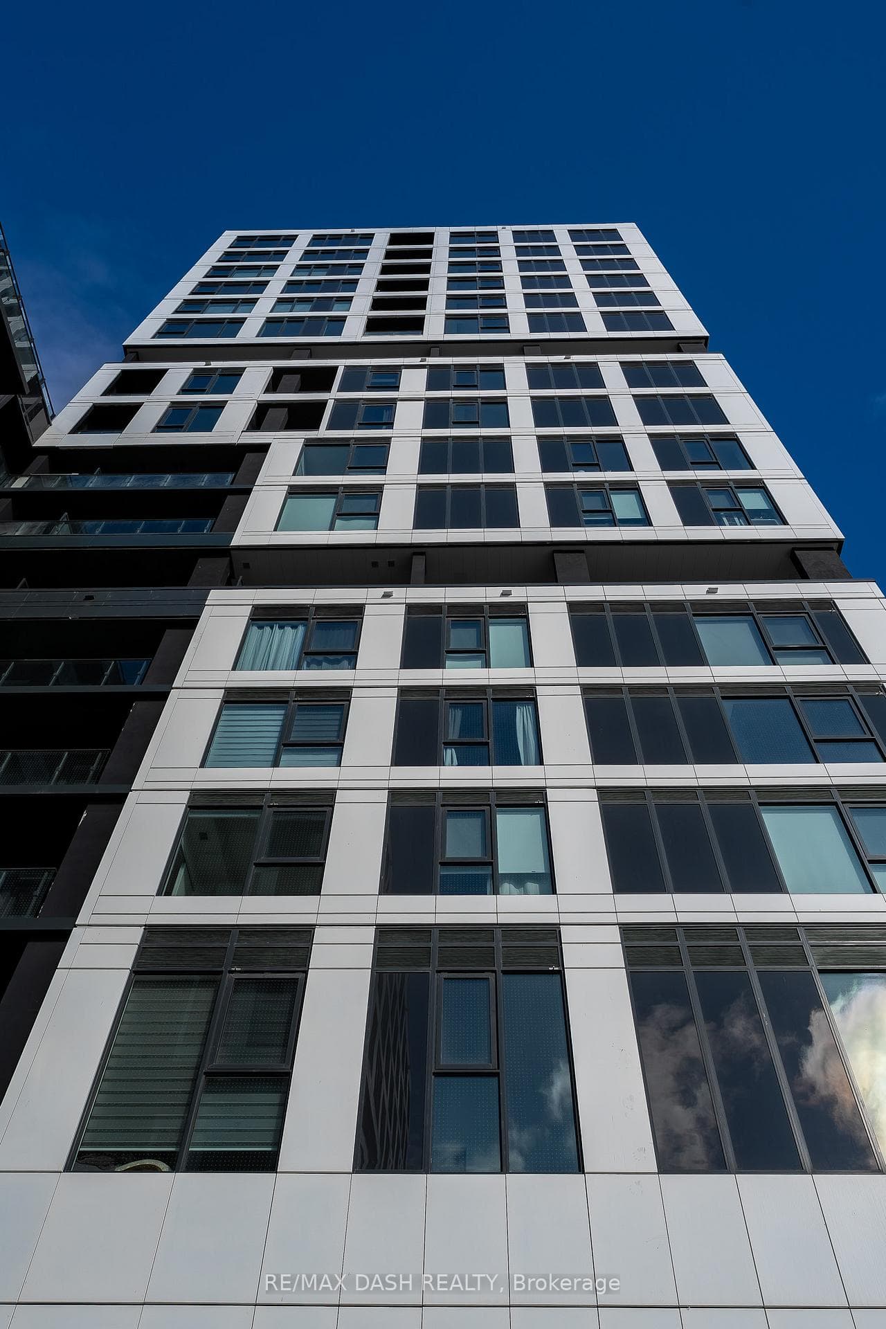 1007 THE QUEENSWAY Avenue Unit 1304 photo 1