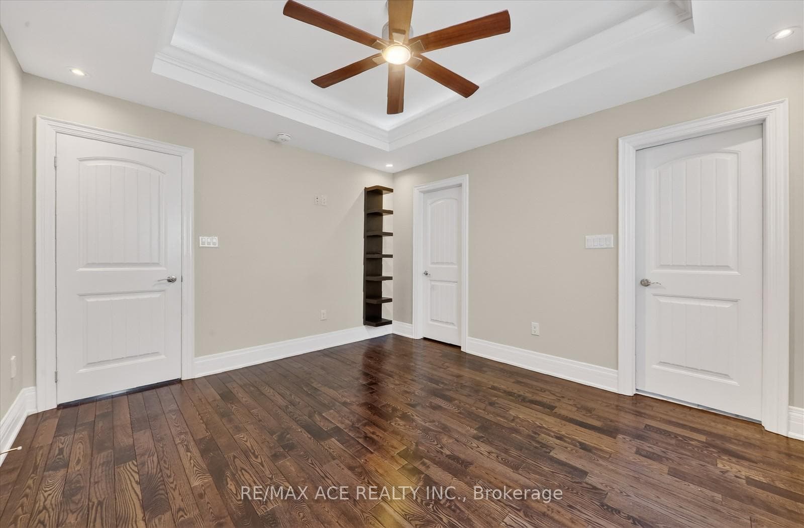 90 Colonial Avenue Unit Main photo 29