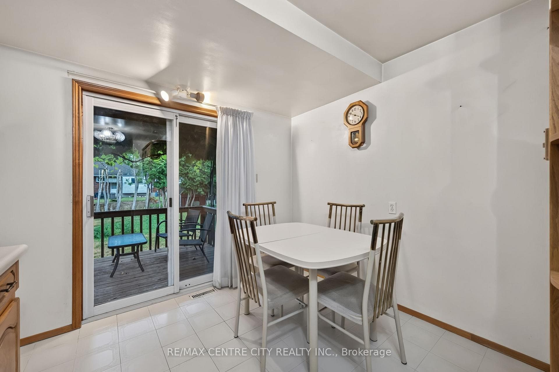 208 NIAGRA Street photo 9