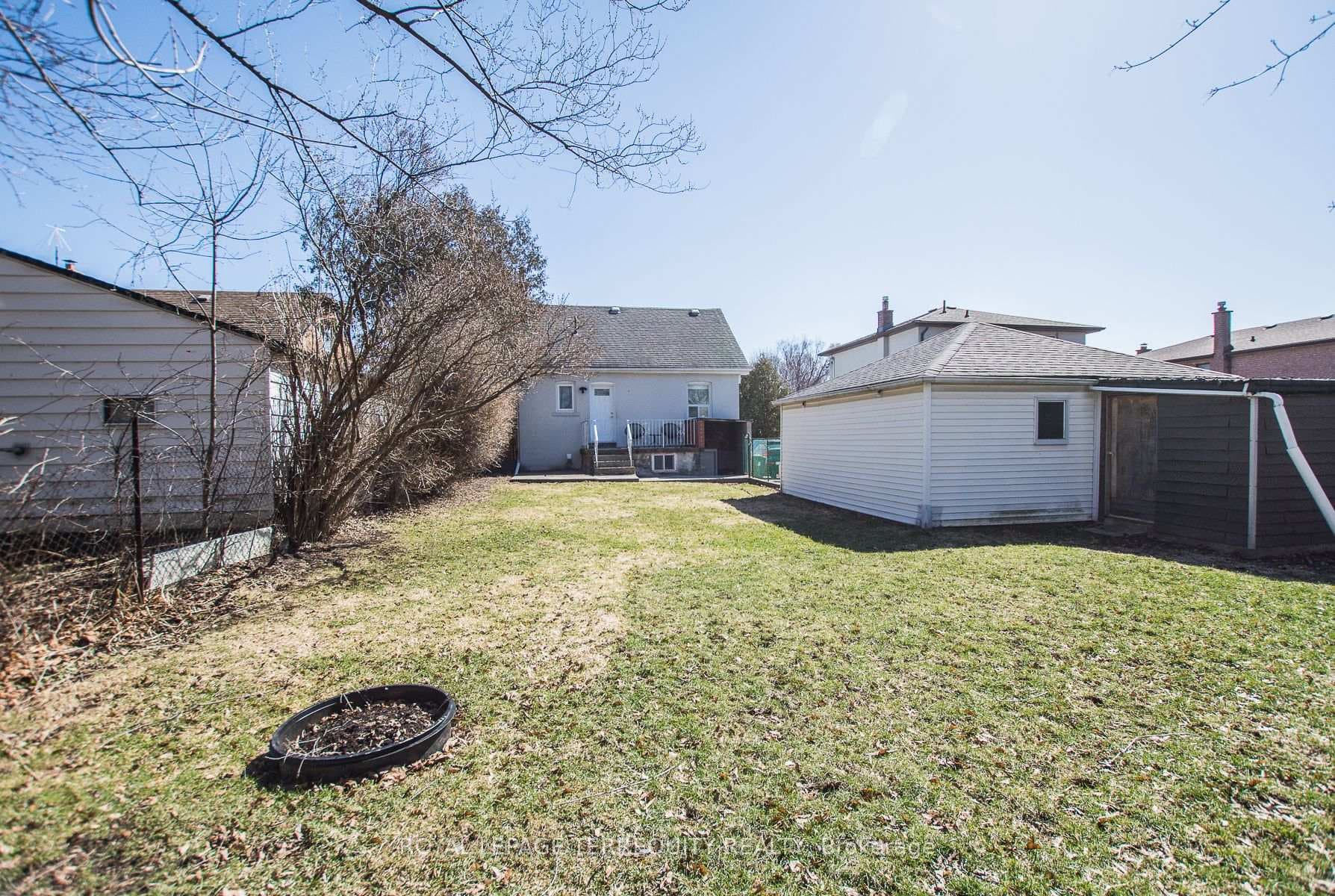 42 Sunray Crescent photo 23