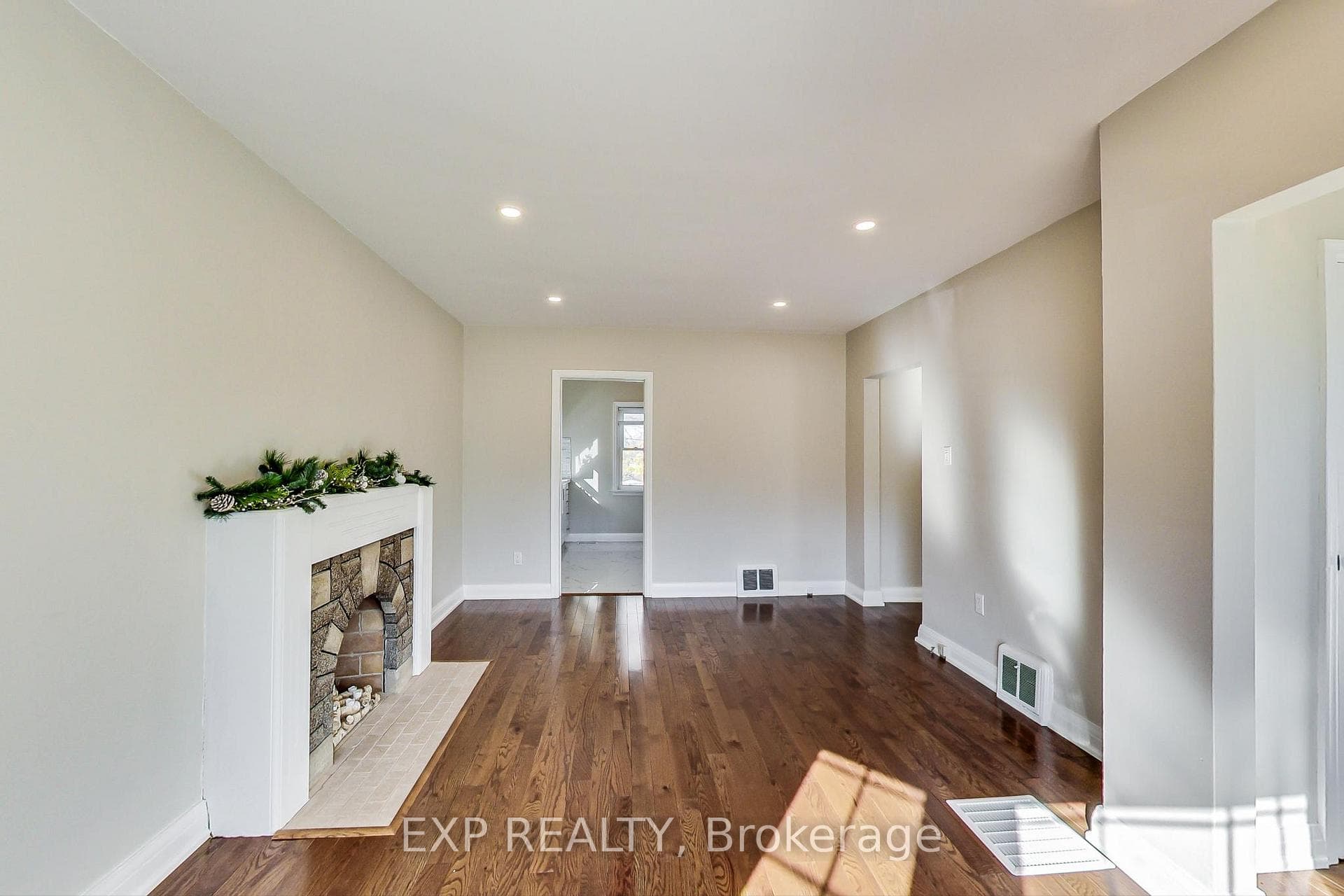 44 Dixon Road photo 3