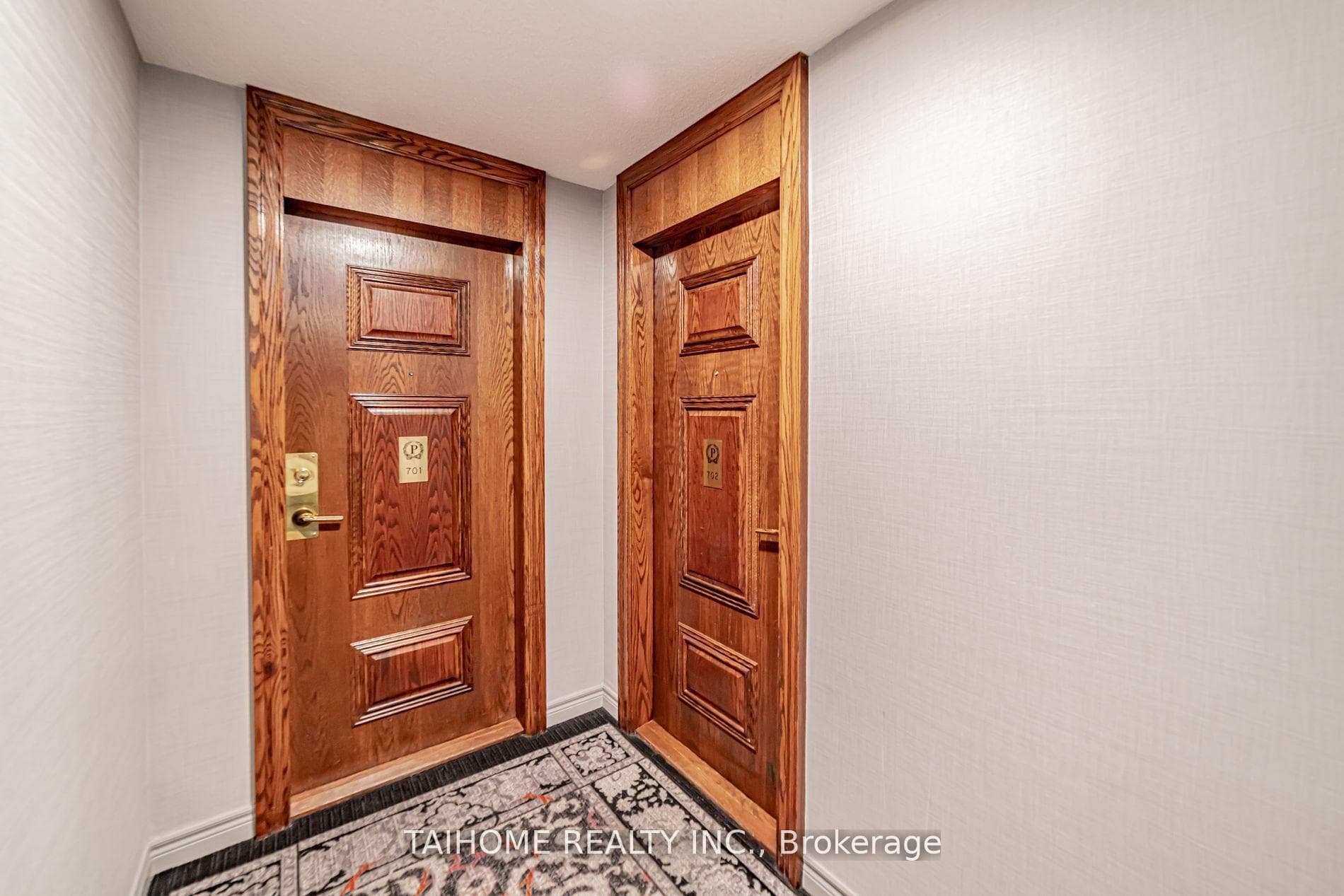 1 Pemberton Avenue Unit 702 photo 4