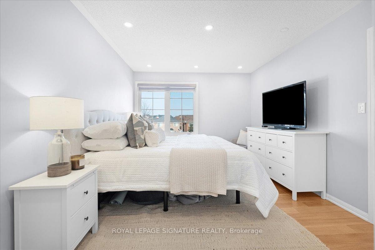 934 Ambroise Crescent photo 22