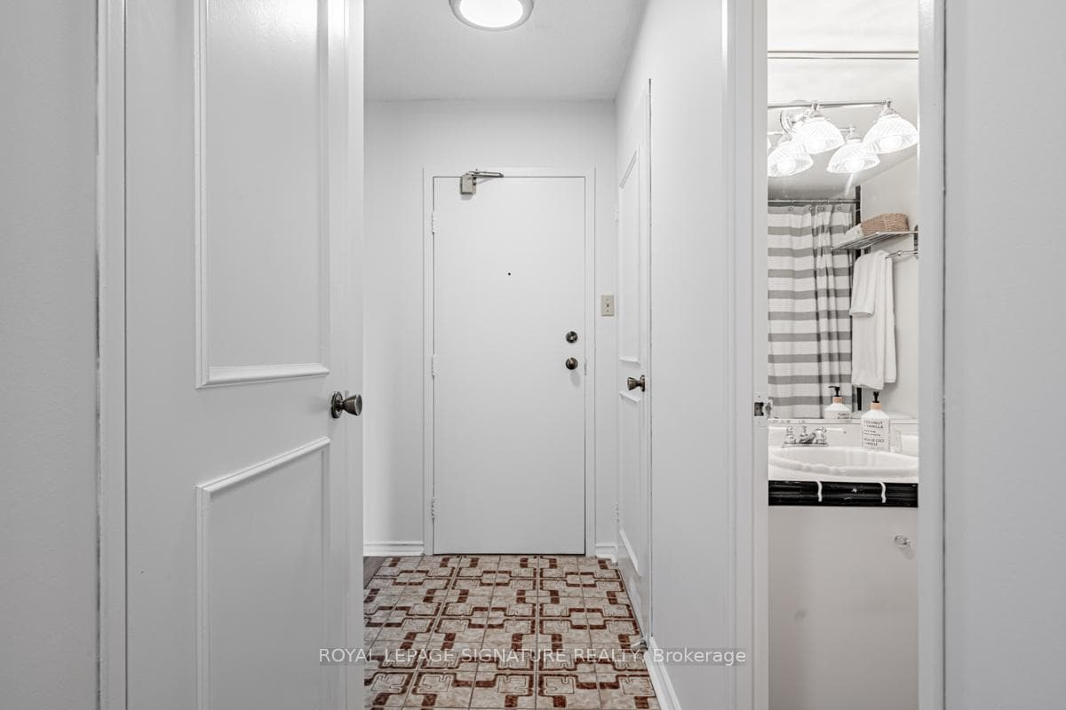 212 St George Street Unit 402 photo 2
