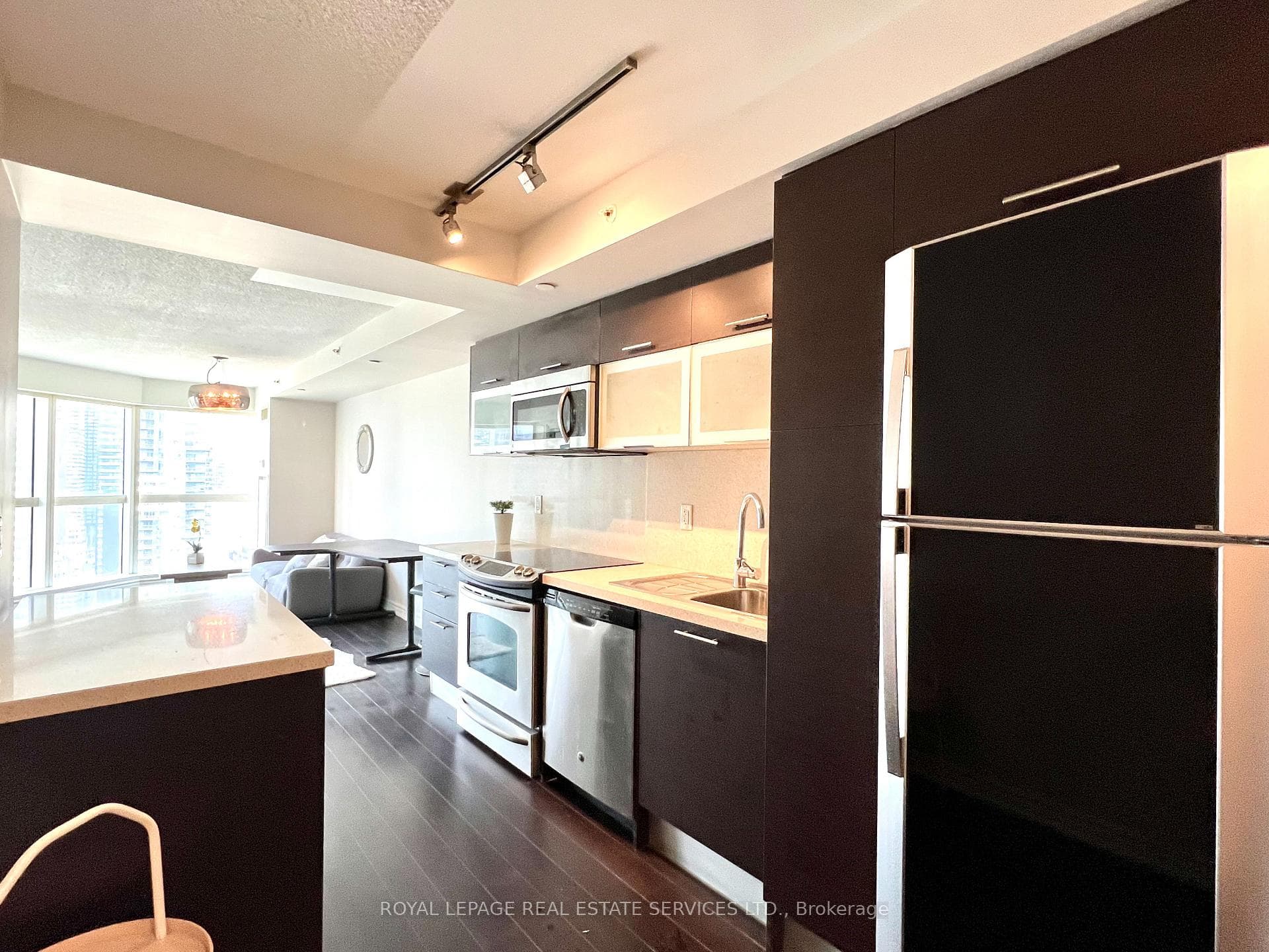386 Yonge Street Unit 2516 photo 13